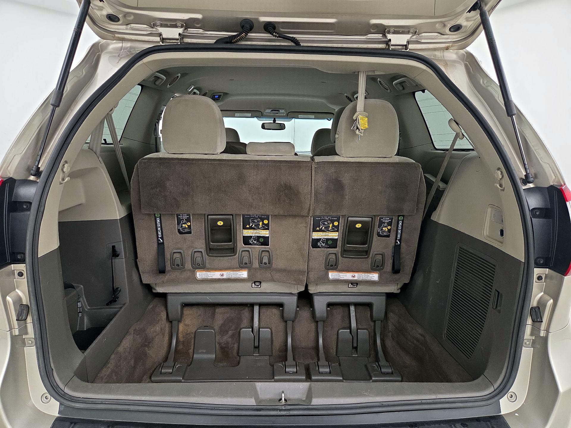 Thumbnail: 2017 Toyota Sienna - 19