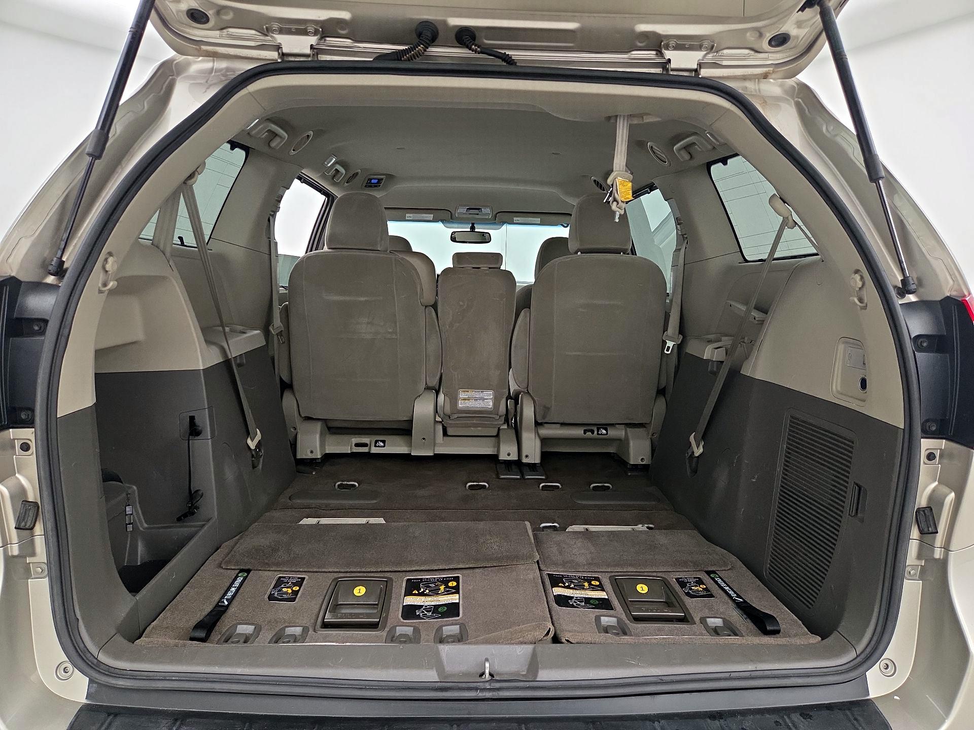Thumbnail: 2017 Toyota Sienna - 20