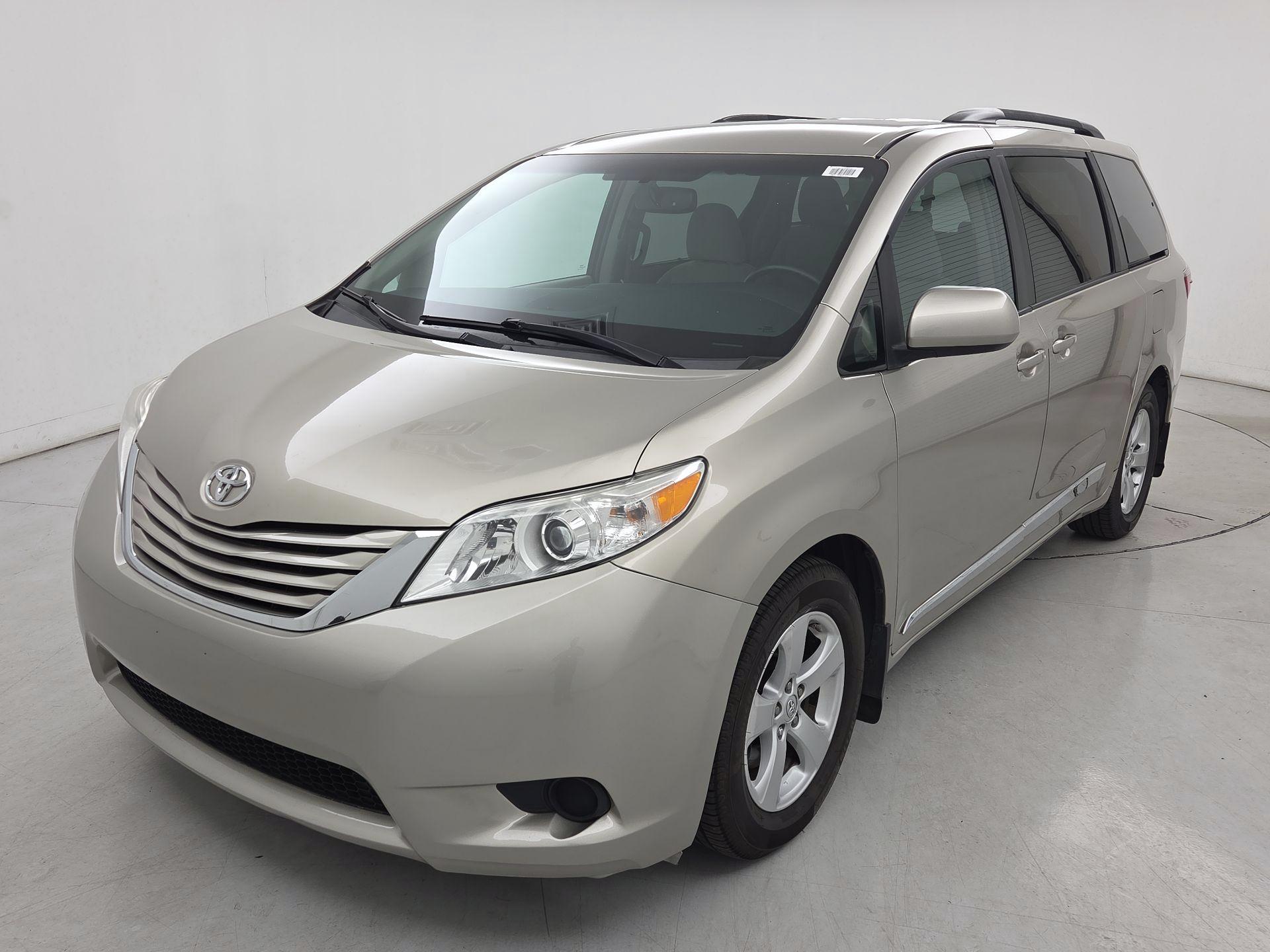 Thumbnail: 2017 Toyota Sienna - 3