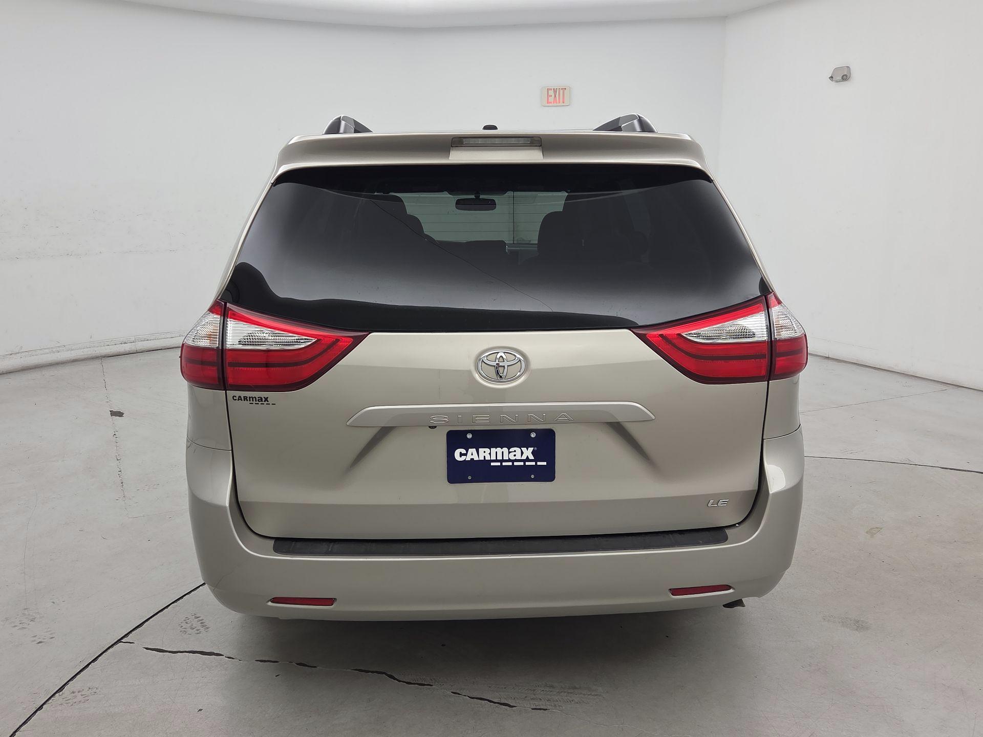 Thumbnail: 2017 Toyota Sienna - 6
