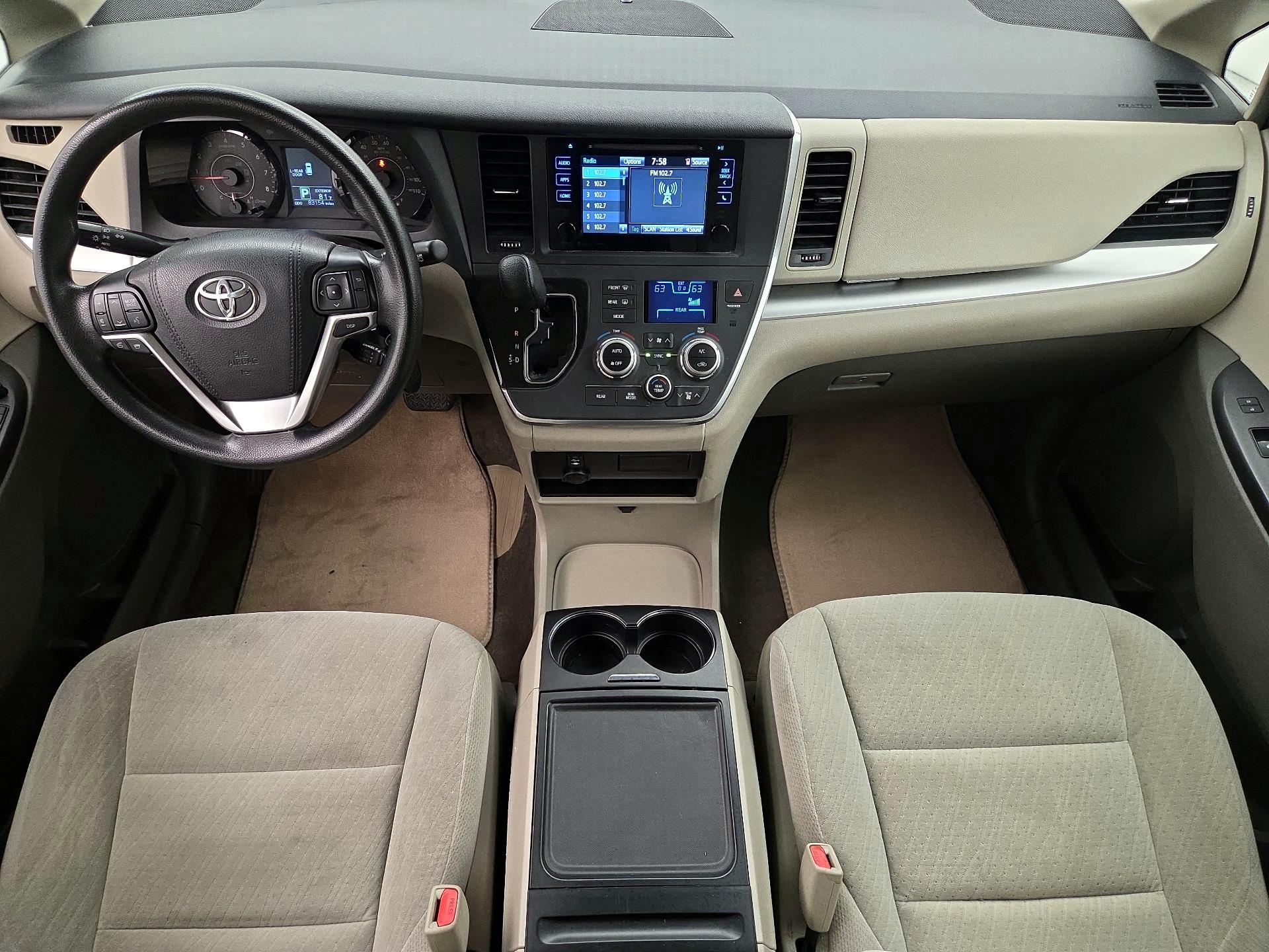 Thumbnail: 2017 Toyota Sienna - 8