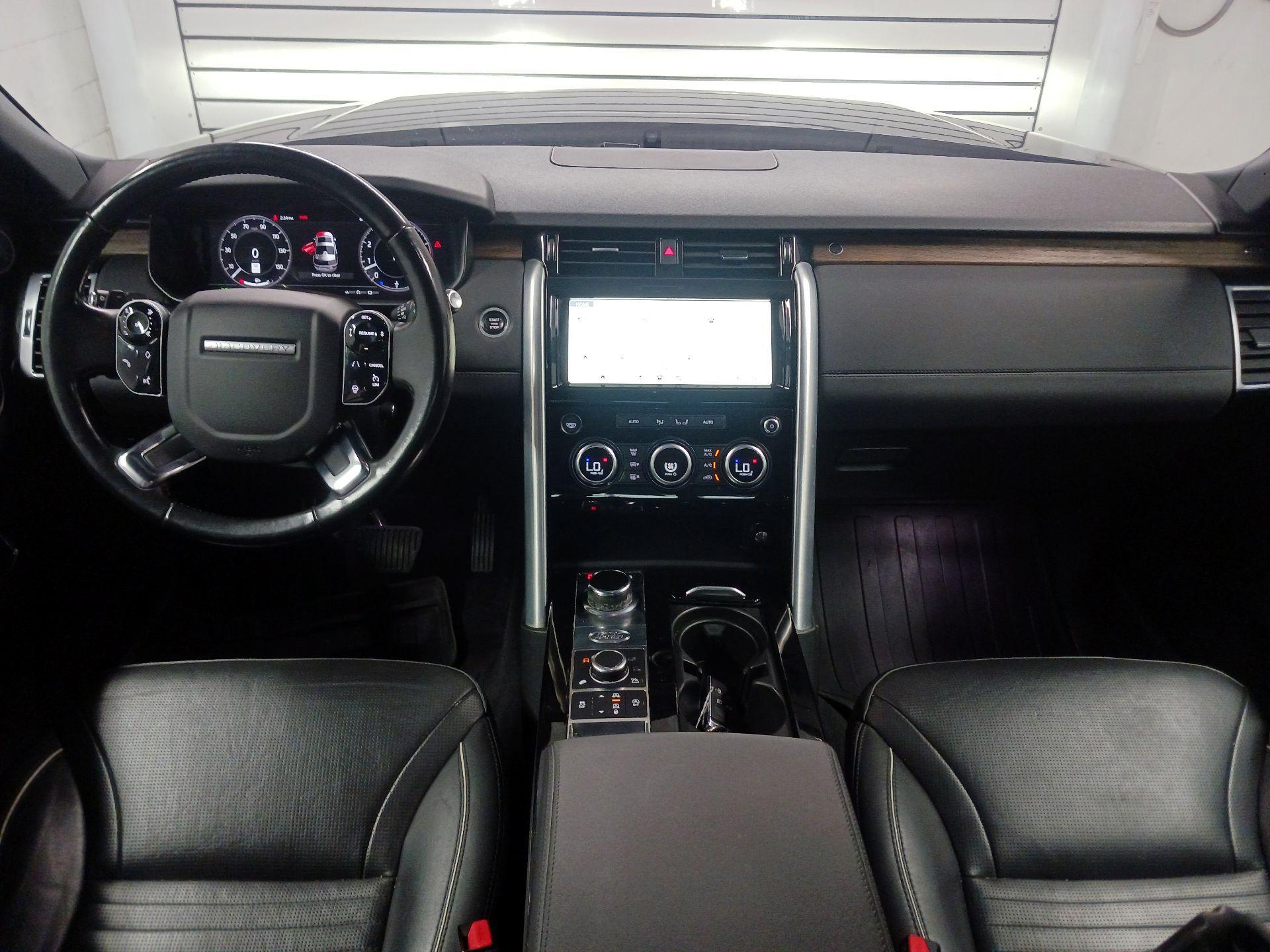 Thumbnail: 2020 Land Rover Discovery - 9
