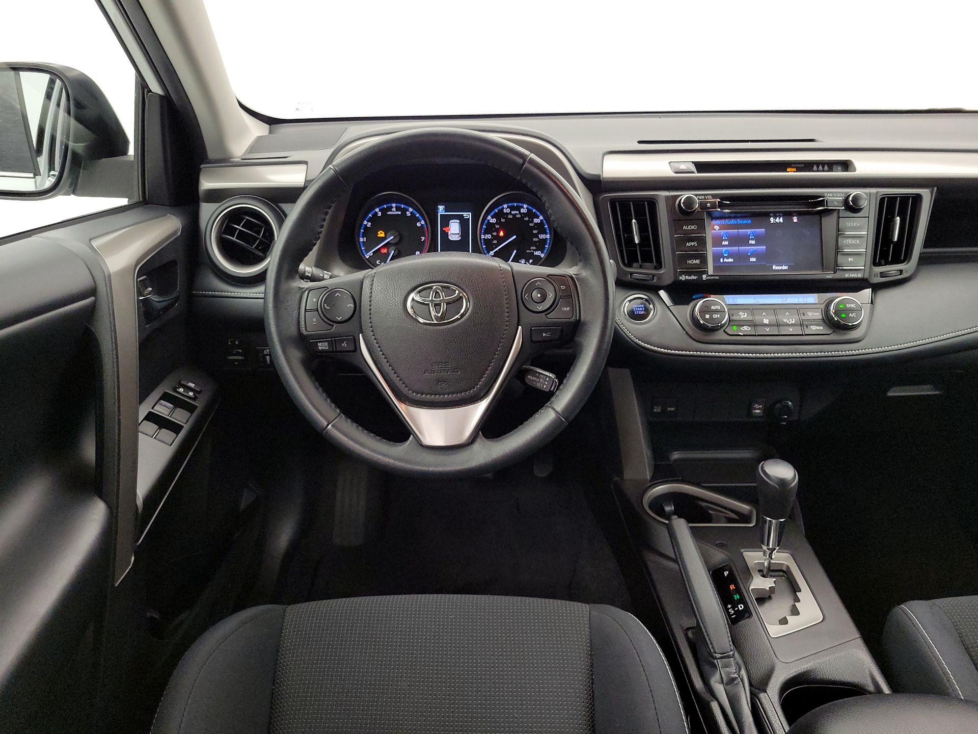 Thumbnail: 2018 Toyota RAV4 - 10
