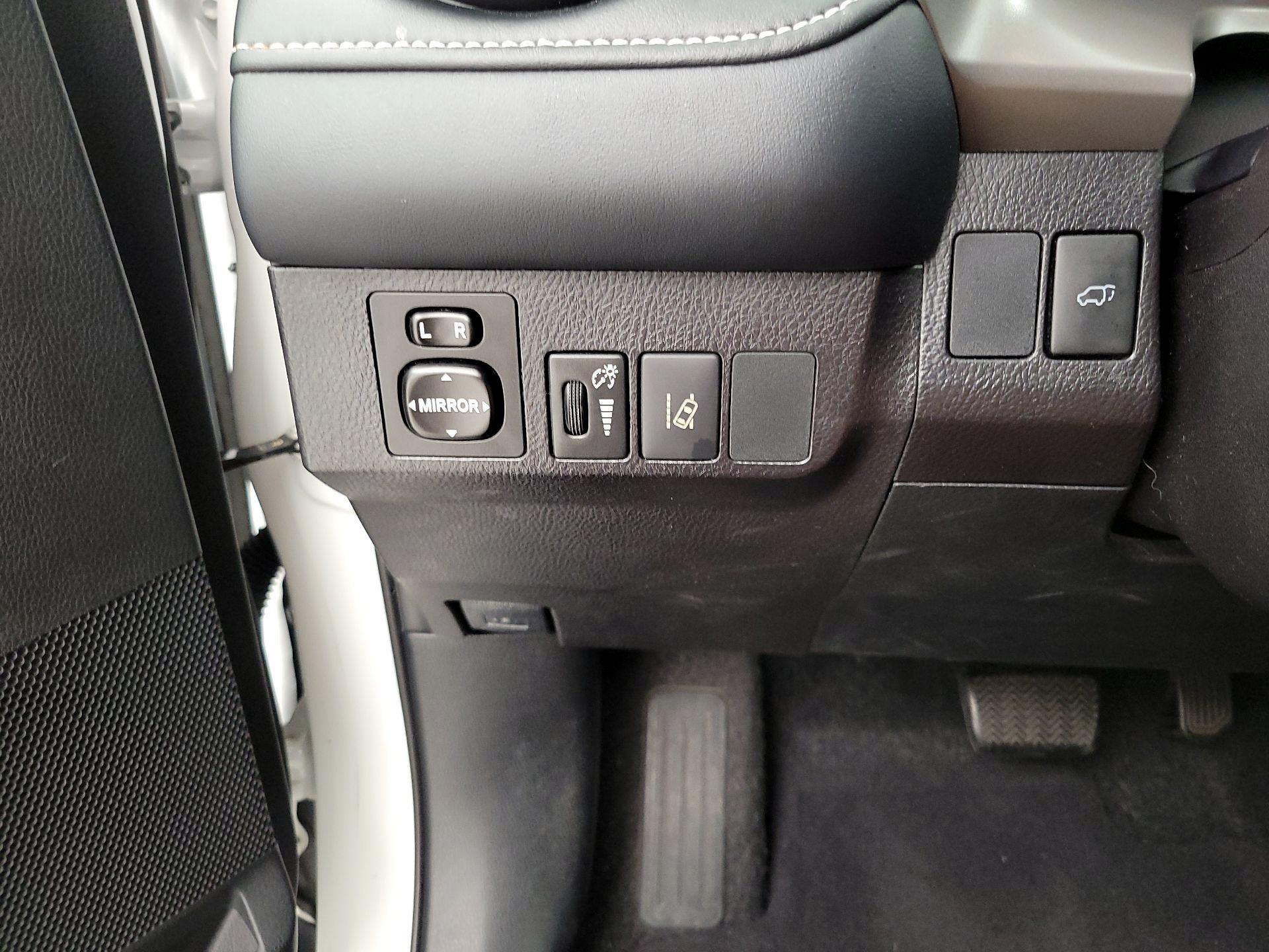 Thumbnail: 2018 Toyota RAV4 - 13