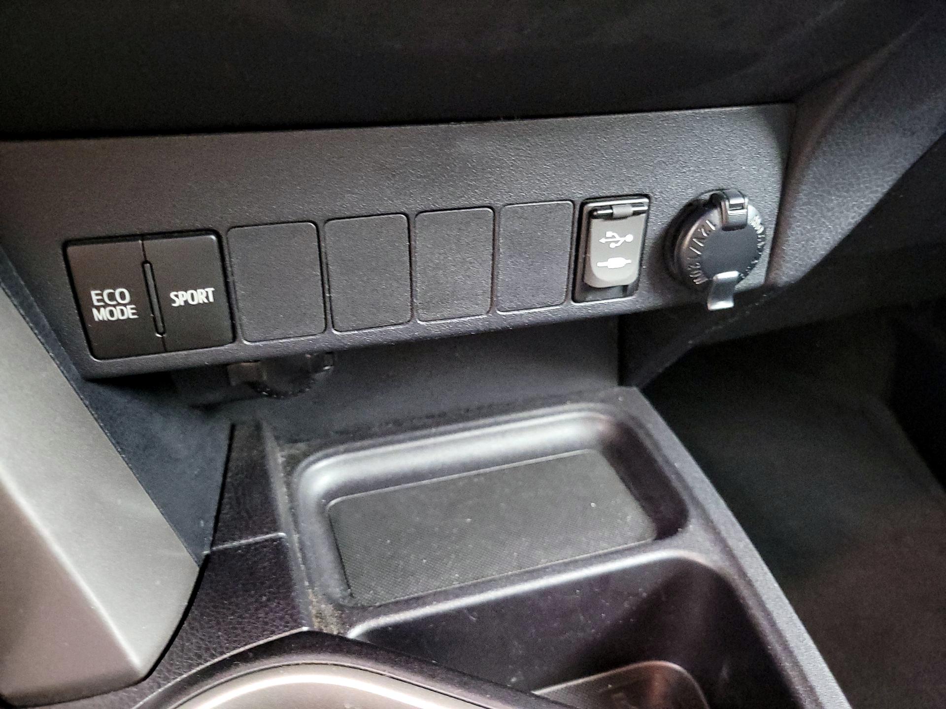 Thumbnail: 2018 Toyota RAV4 - 18