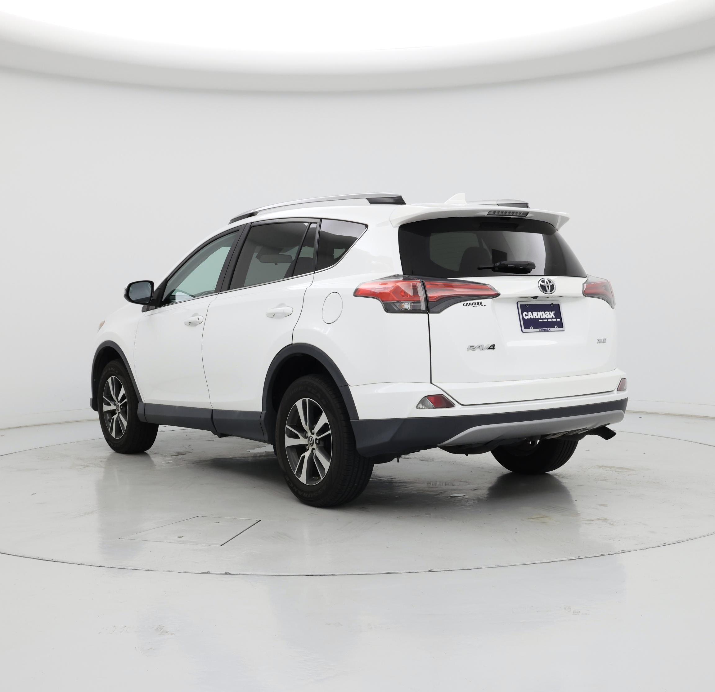 Thumbnail: 2018 Toyota RAV4 - 2