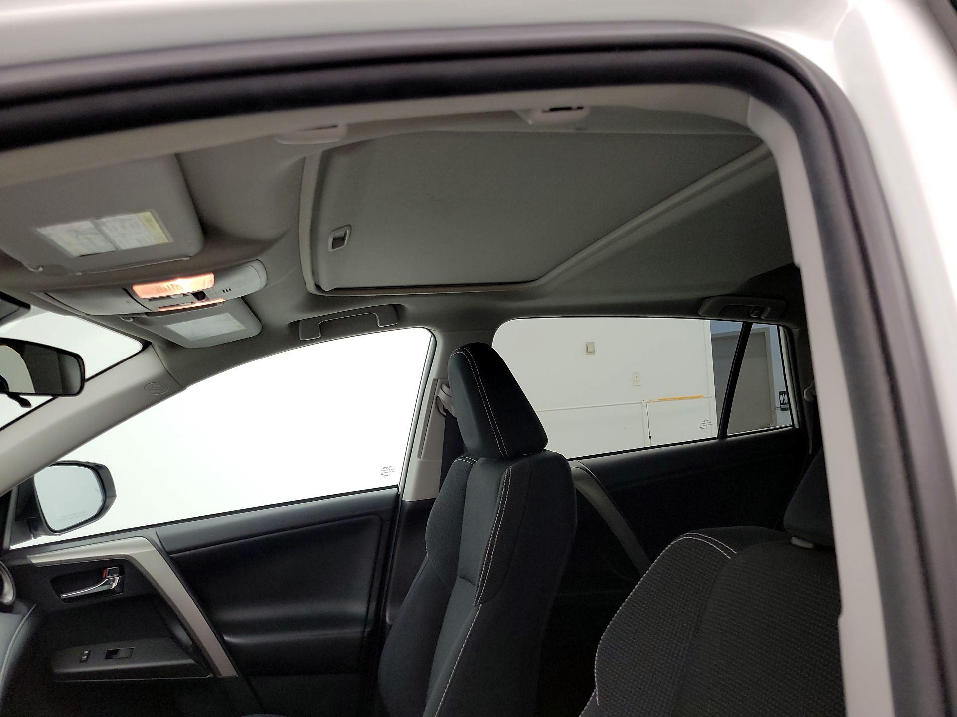 Thumbnail: 2018 Toyota RAV4 - 19