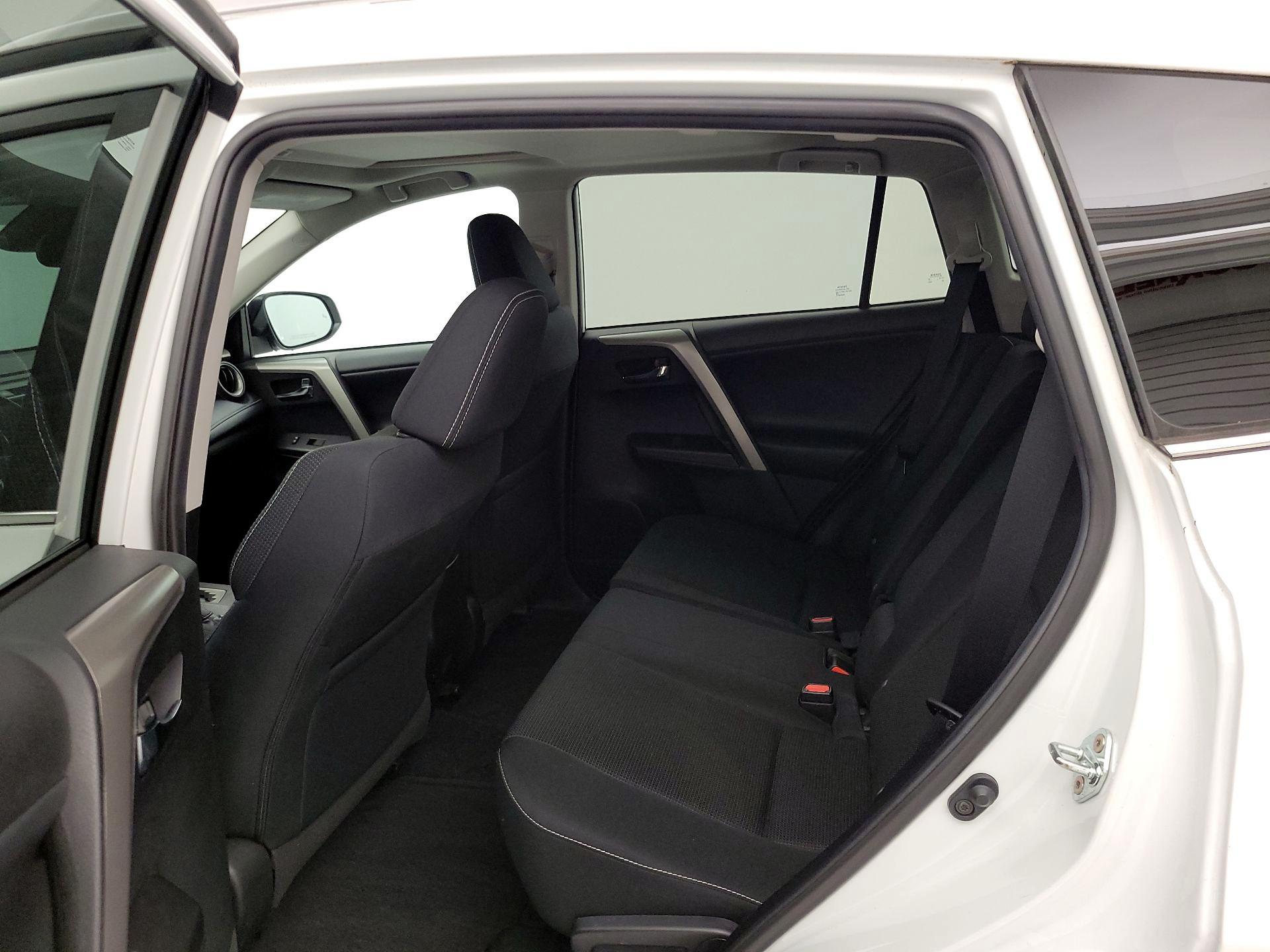 Thumbnail: 2018 Toyota RAV4 - 20