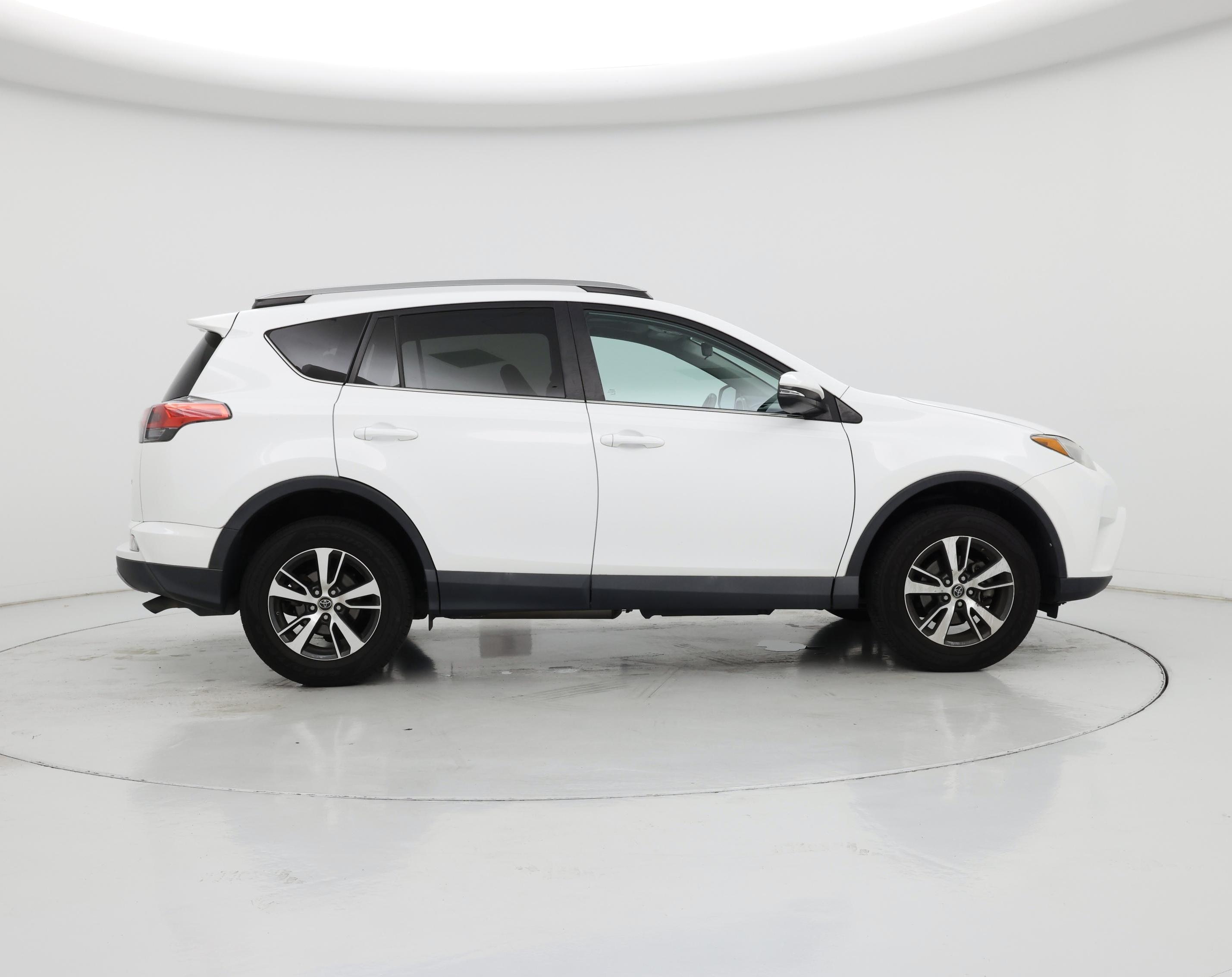 Thumbnail: 2018 Toyota RAV4 - 7