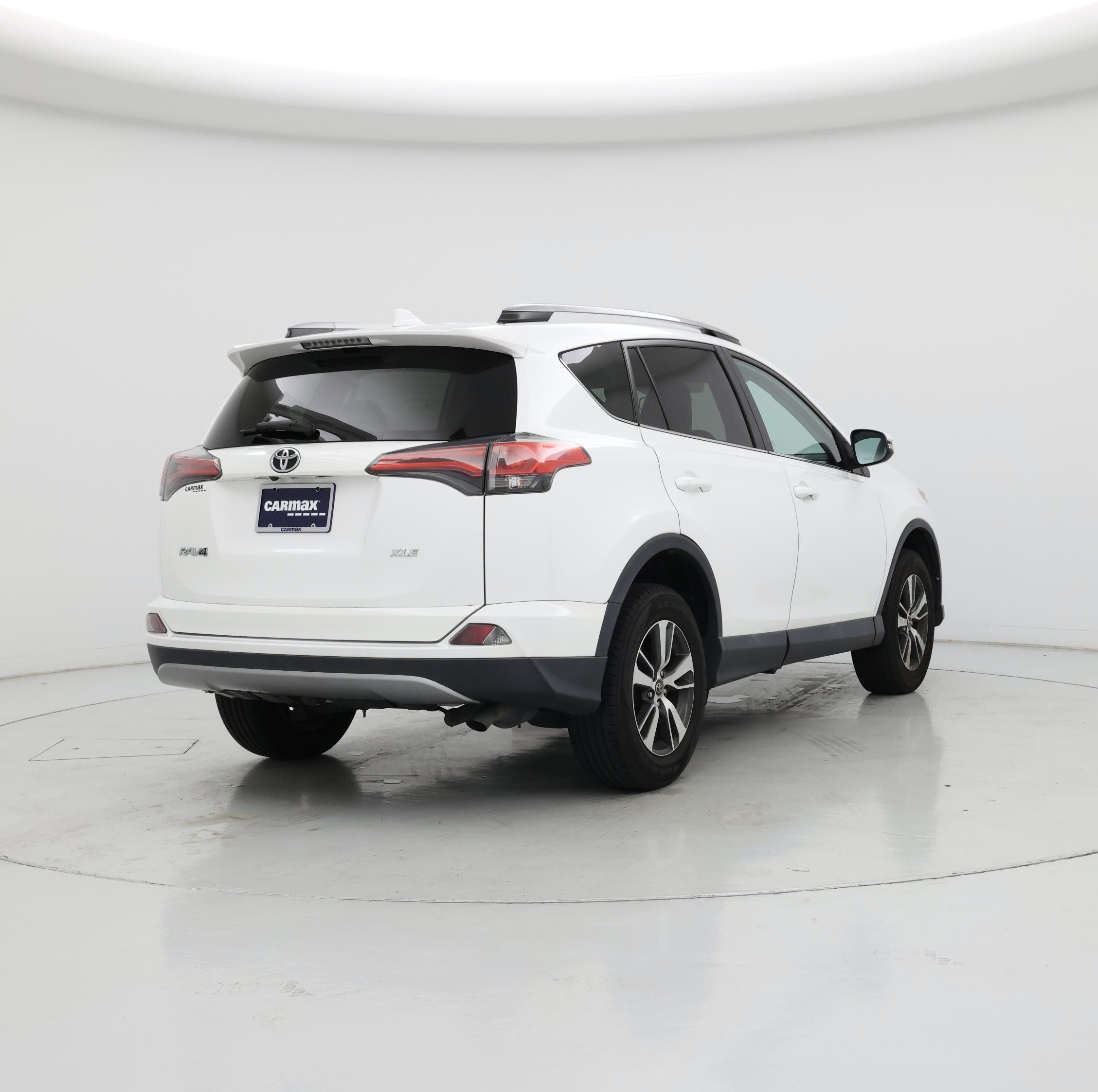Thumbnail: 2018 Toyota RAV4 - 8