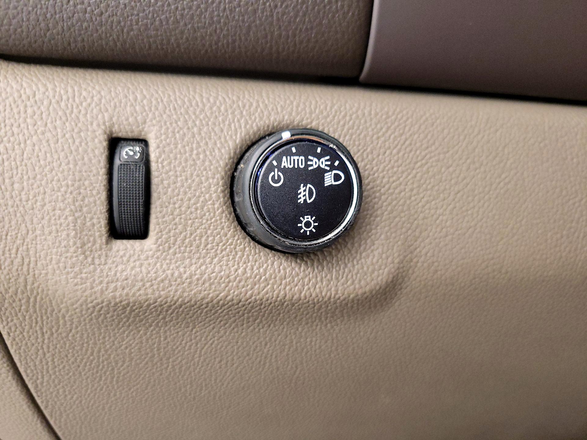 Thumbnail: 2015 GMC Canyon - 13