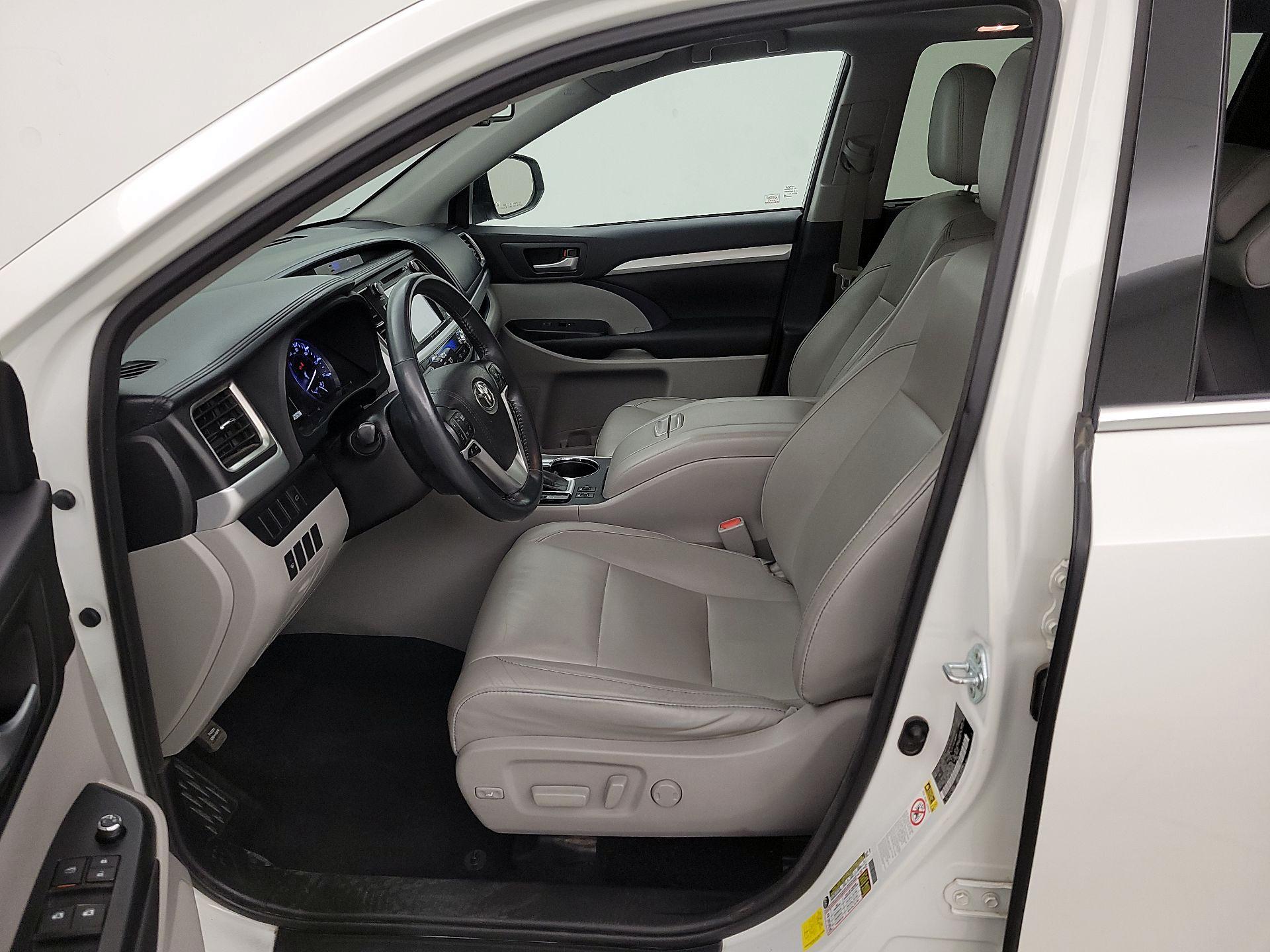 Thumbnail: 2016 Toyota Highlander - 11
