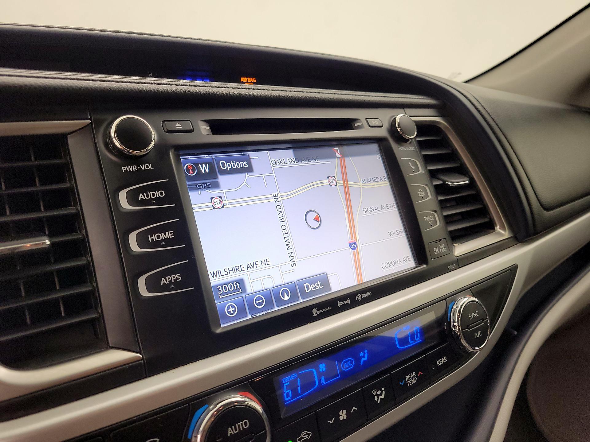 Thumbnail: 2016 Toyota Highlander - 14