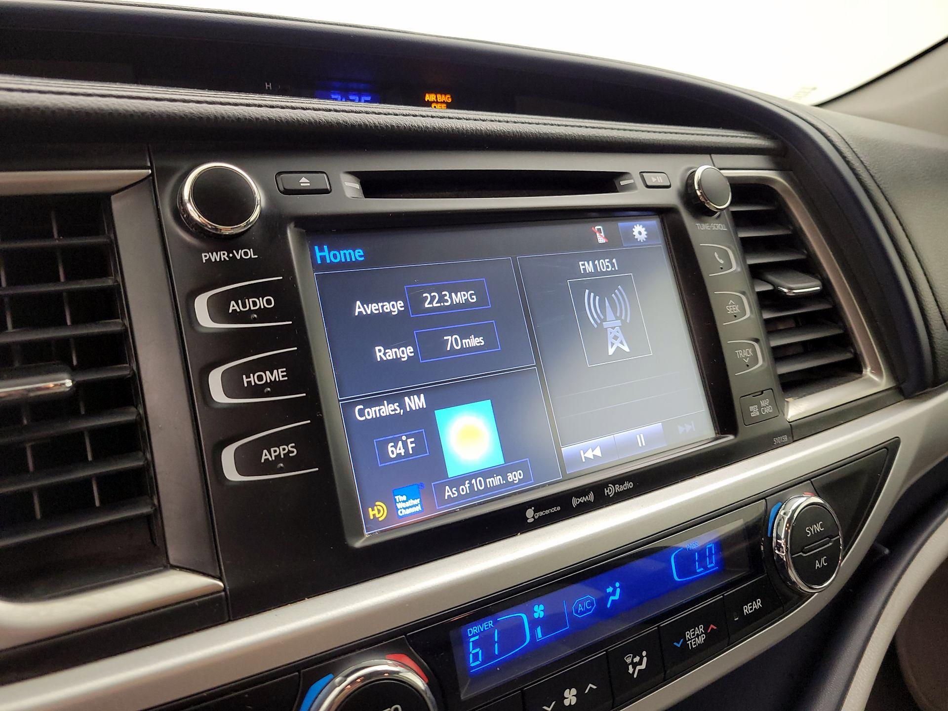 Thumbnail: 2016 Toyota Highlander - 16