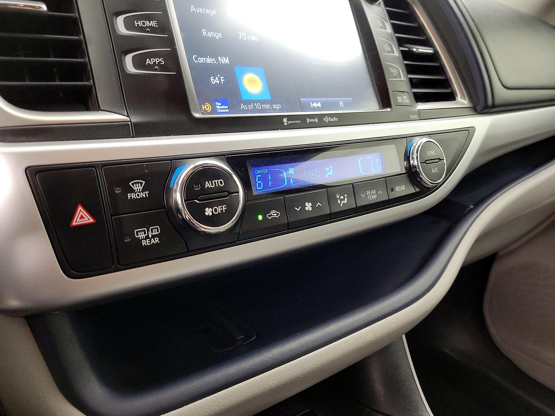Thumbnail: 2016 Toyota Highlander - 17