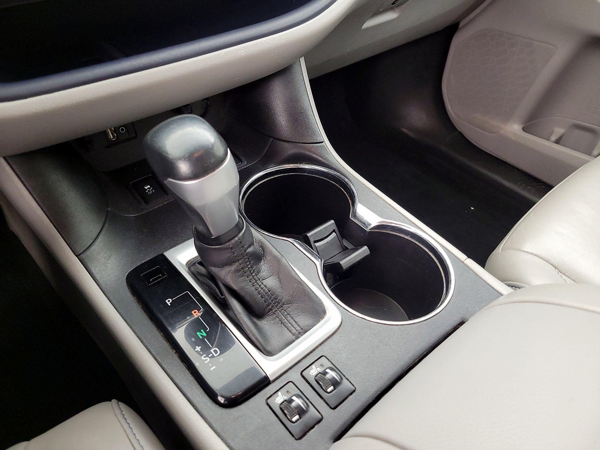 Thumbnail: 2016 Toyota Highlander - 18