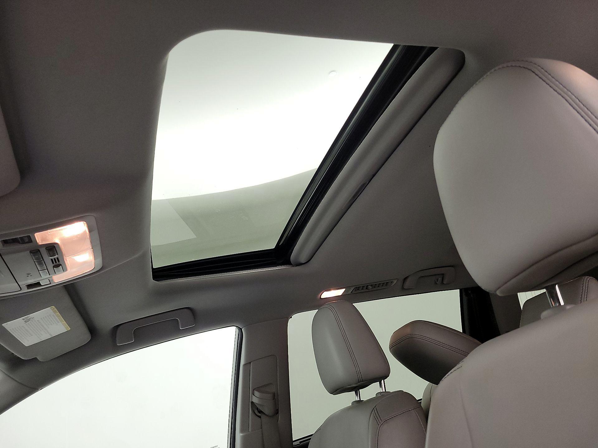 Thumbnail: 2016 Toyota Highlander - 20