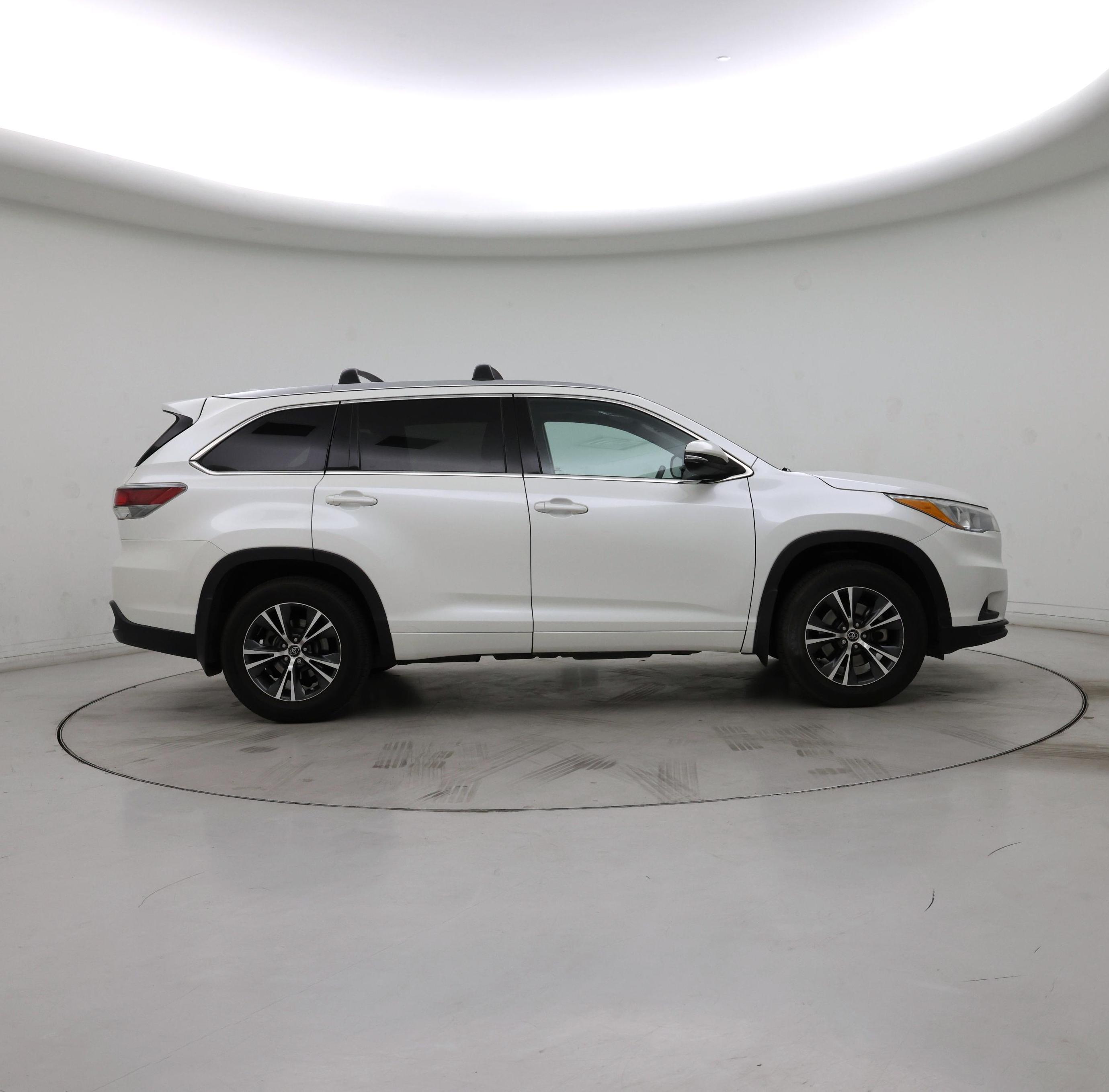 Thumbnail: 2016 Toyota Highlander - 7
