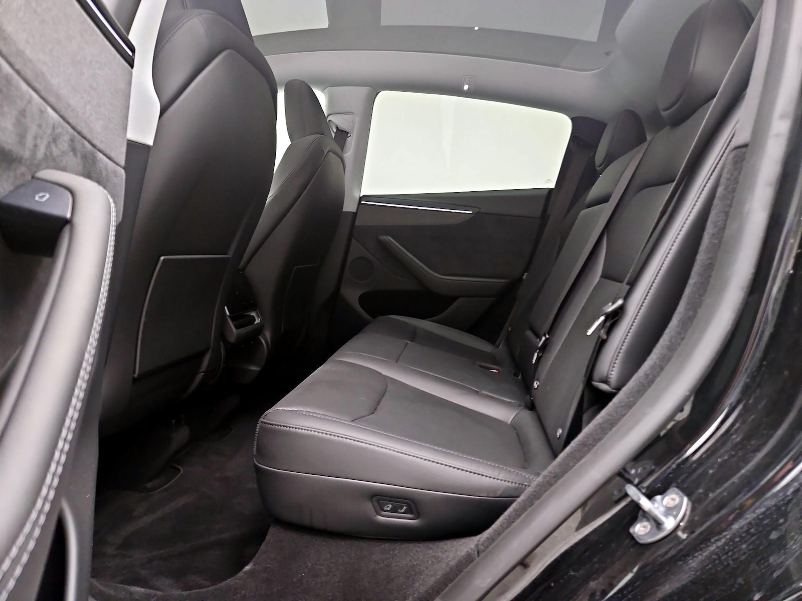 2026 Tesla Model Y Long Range - Photo 22
