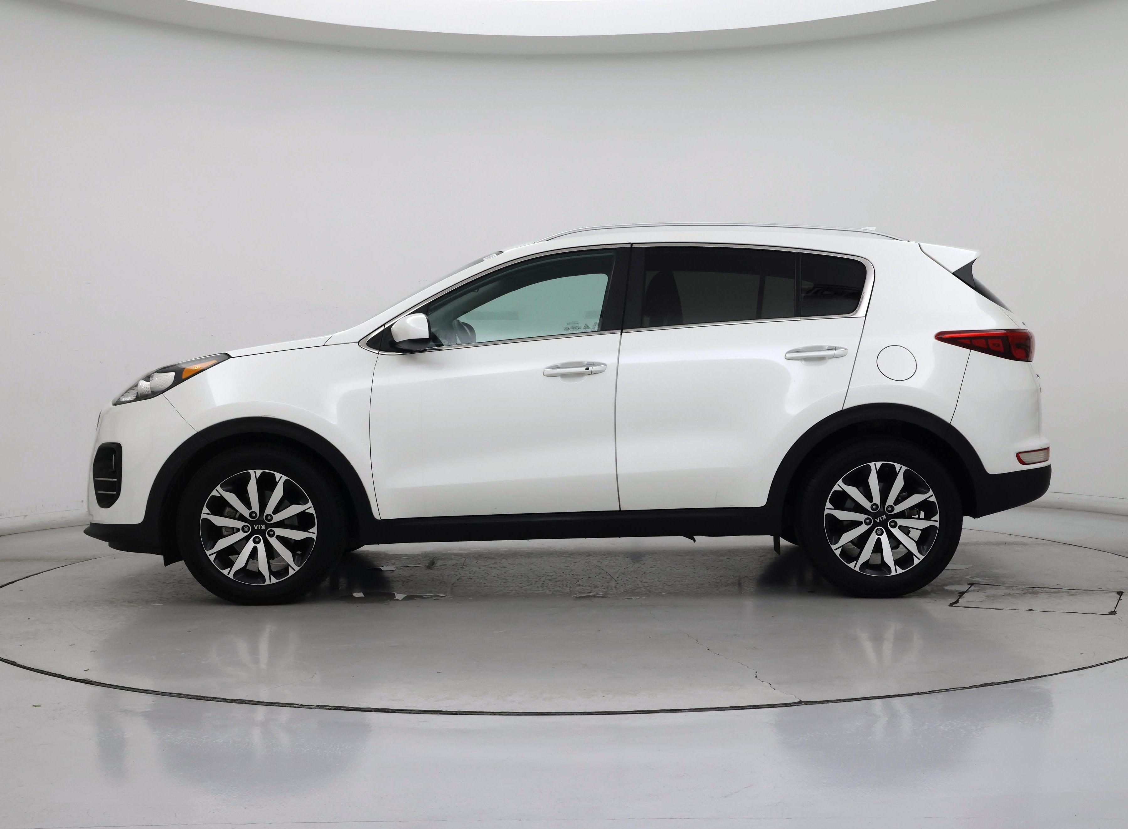 Thumbnail: 2017 Kia Sportage - 3