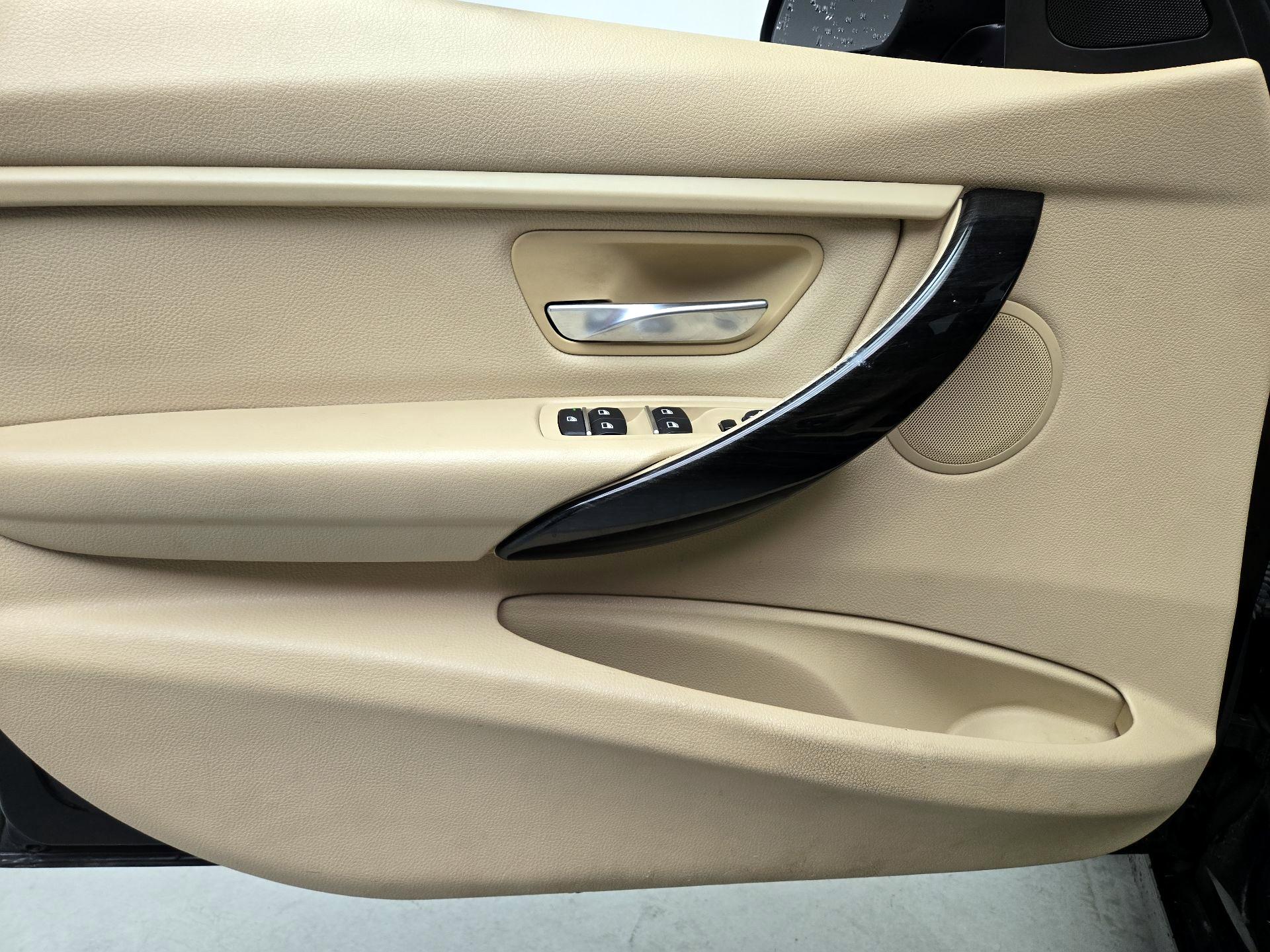 Thumbnail: 2016 BMW 3 Series - 12
