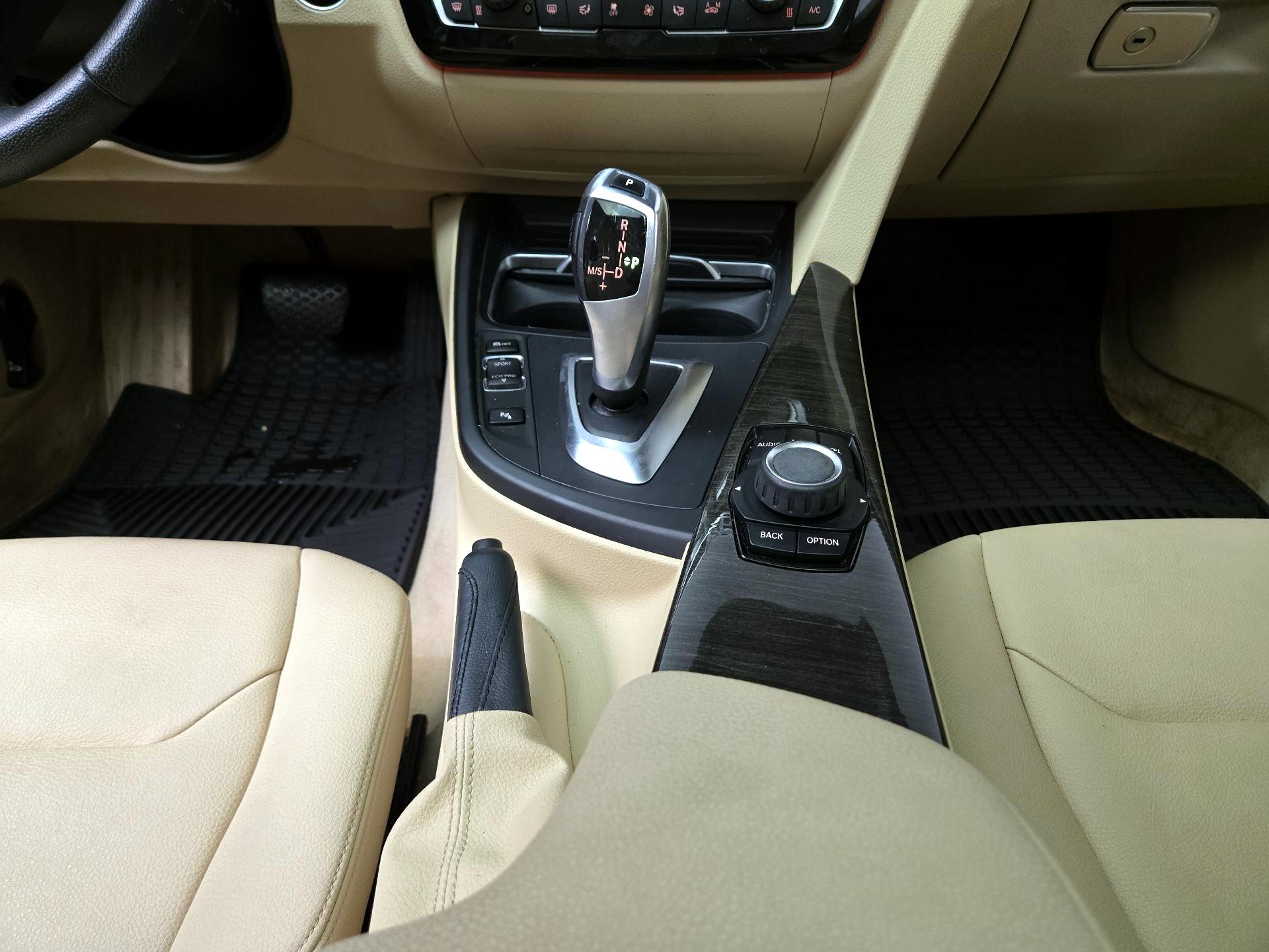 Thumbnail: 2016 BMW 3 Series - 17
