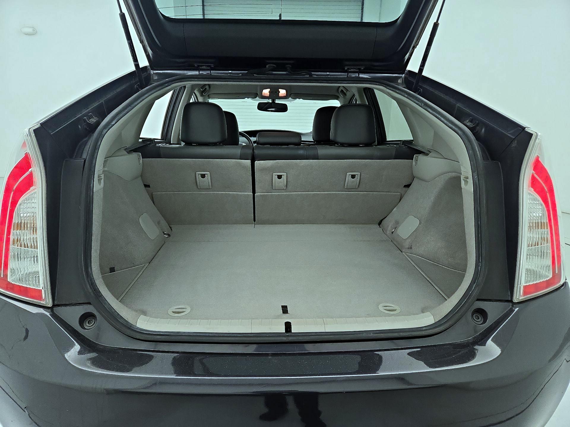 Thumbnail: 2014 Toyota Prius - 18