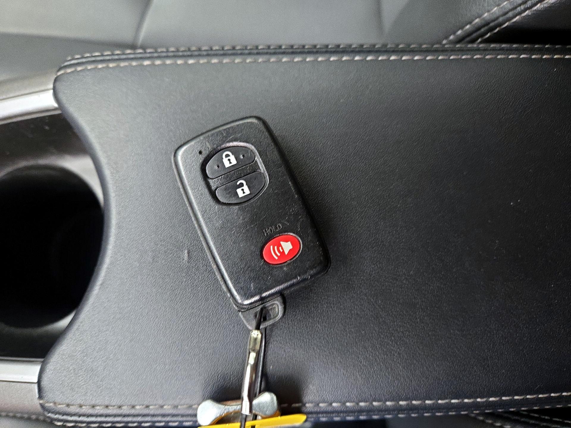 Thumbnail: 2014 Toyota Prius - 20