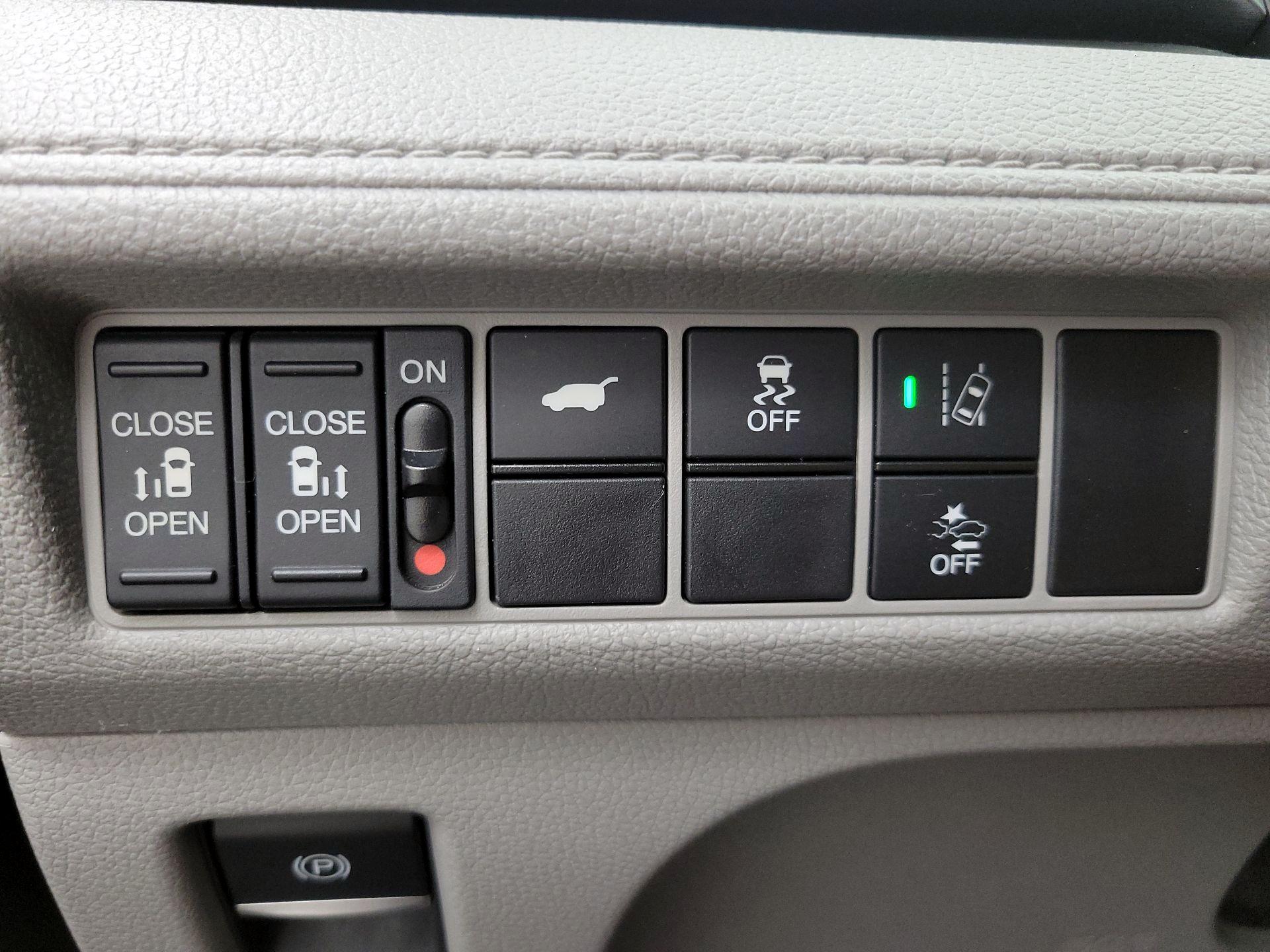 Thumbnail: 2019 Honda Odyssey - 13