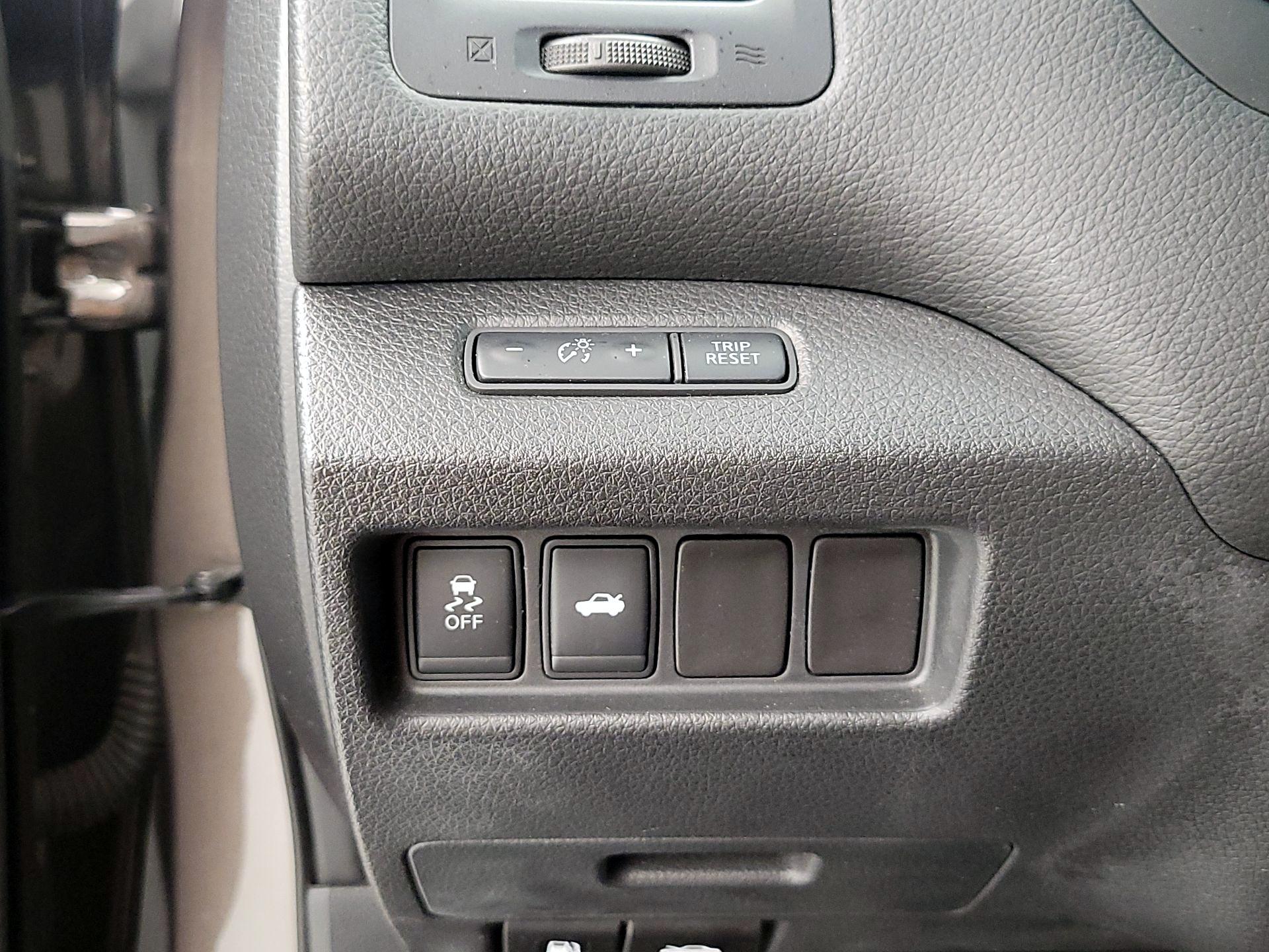 Thumbnail: 2014 Nissan Altima - 13