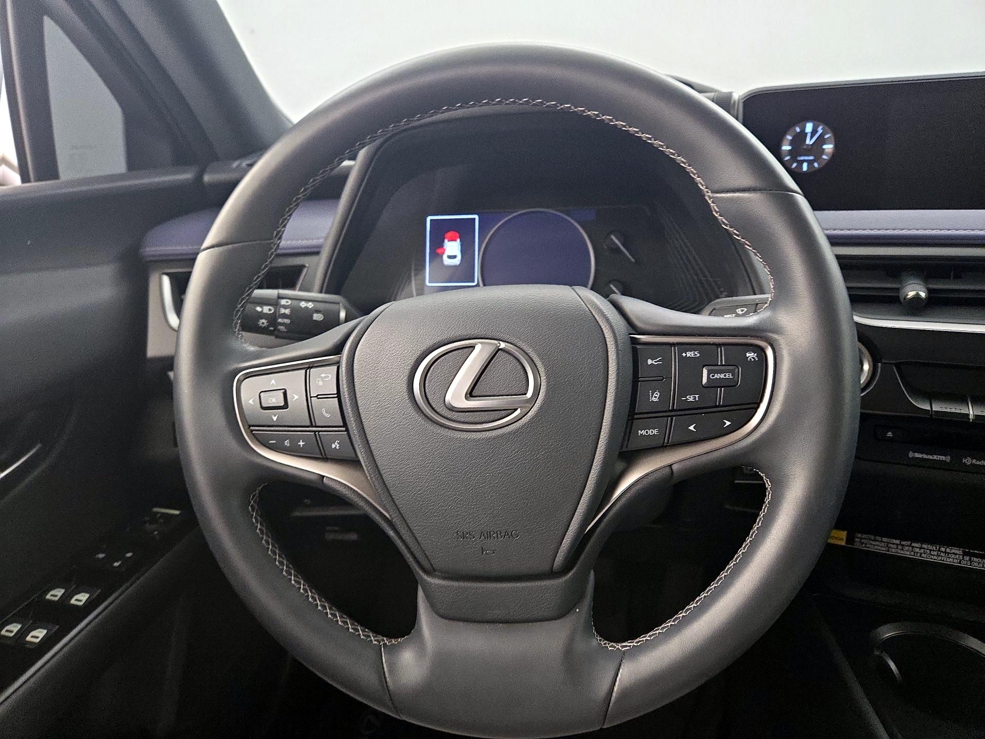 Thumbnail: 2022 Lexus UX - 10