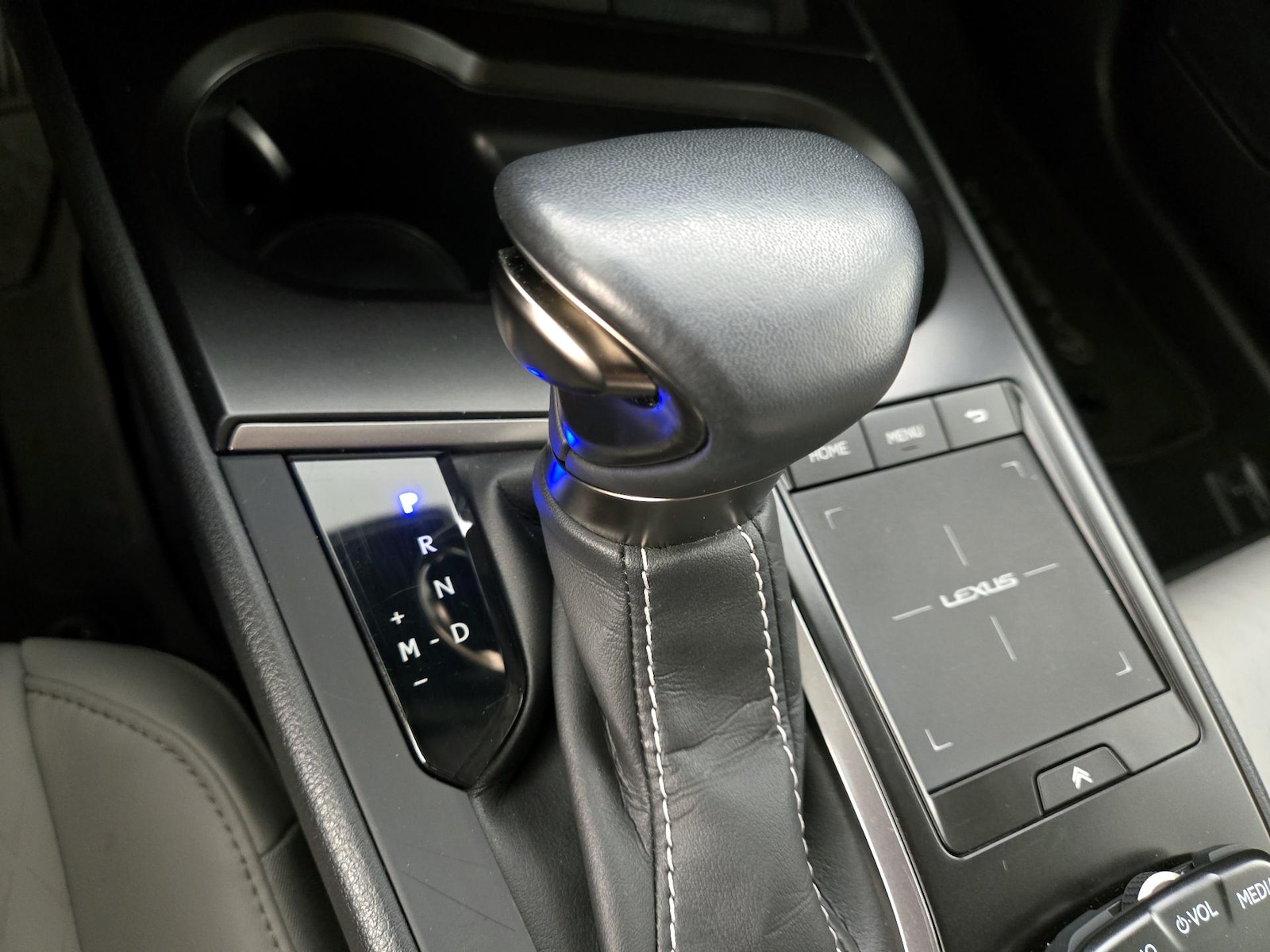 2022 Lexus UX 200 - Photo 18