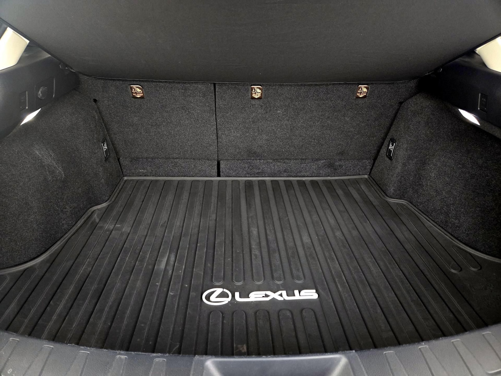 2022 Lexus UX 200 - Photo 21