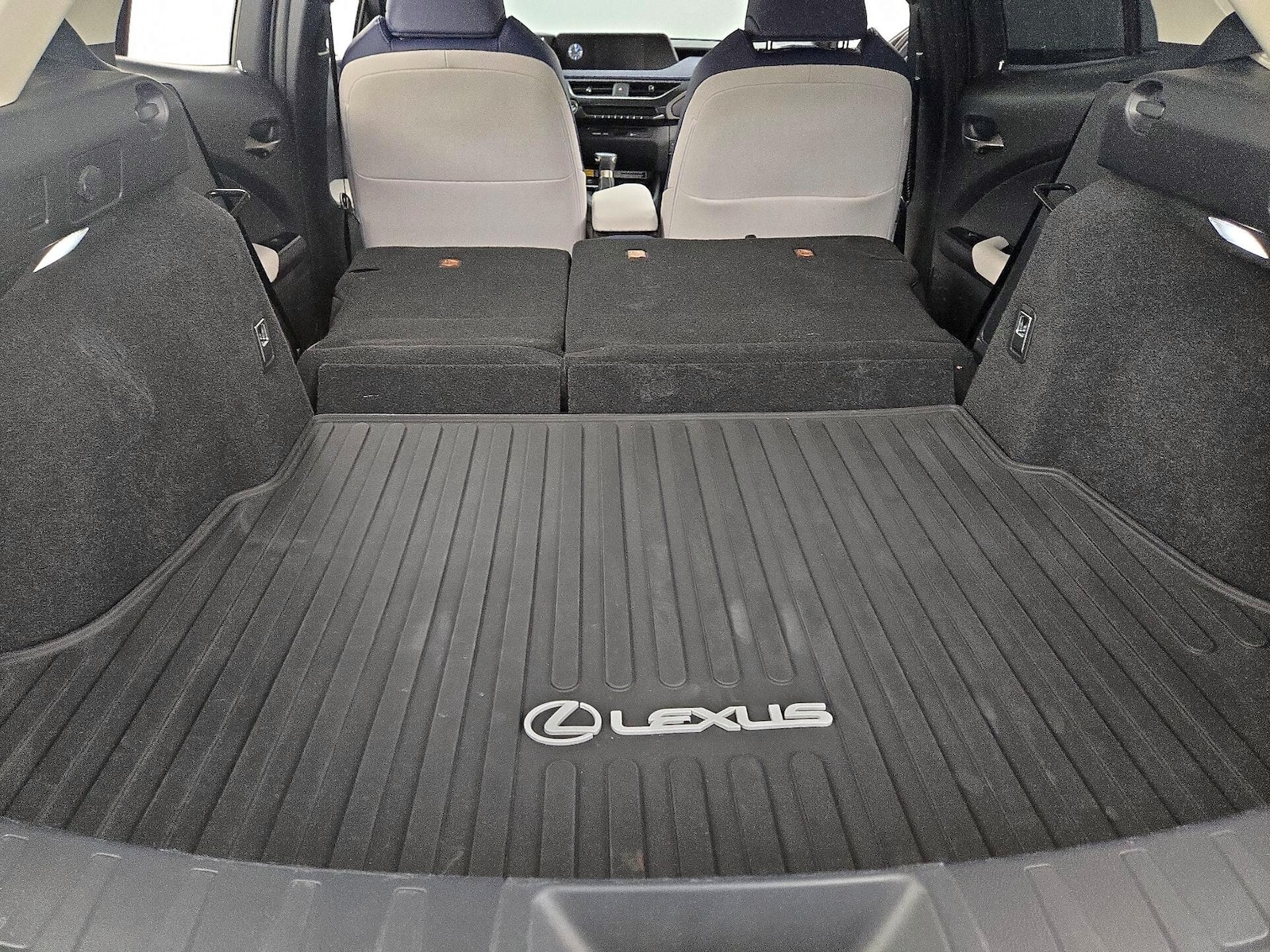 2022 Lexus UX 200 - Photo 22