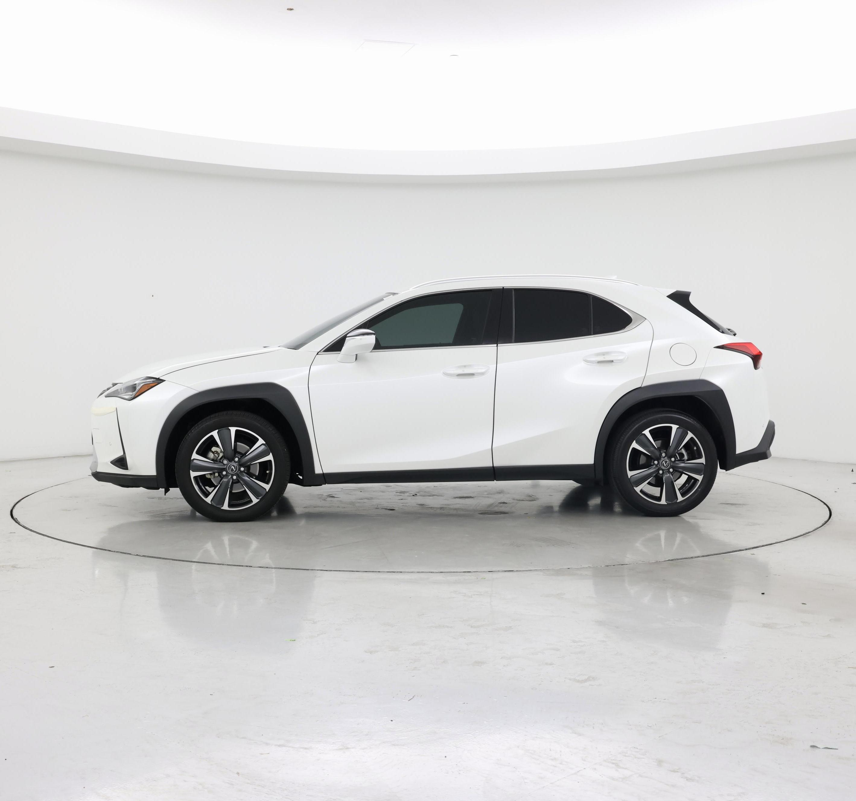 Thumbnail: 2022 Lexus UX - 3
