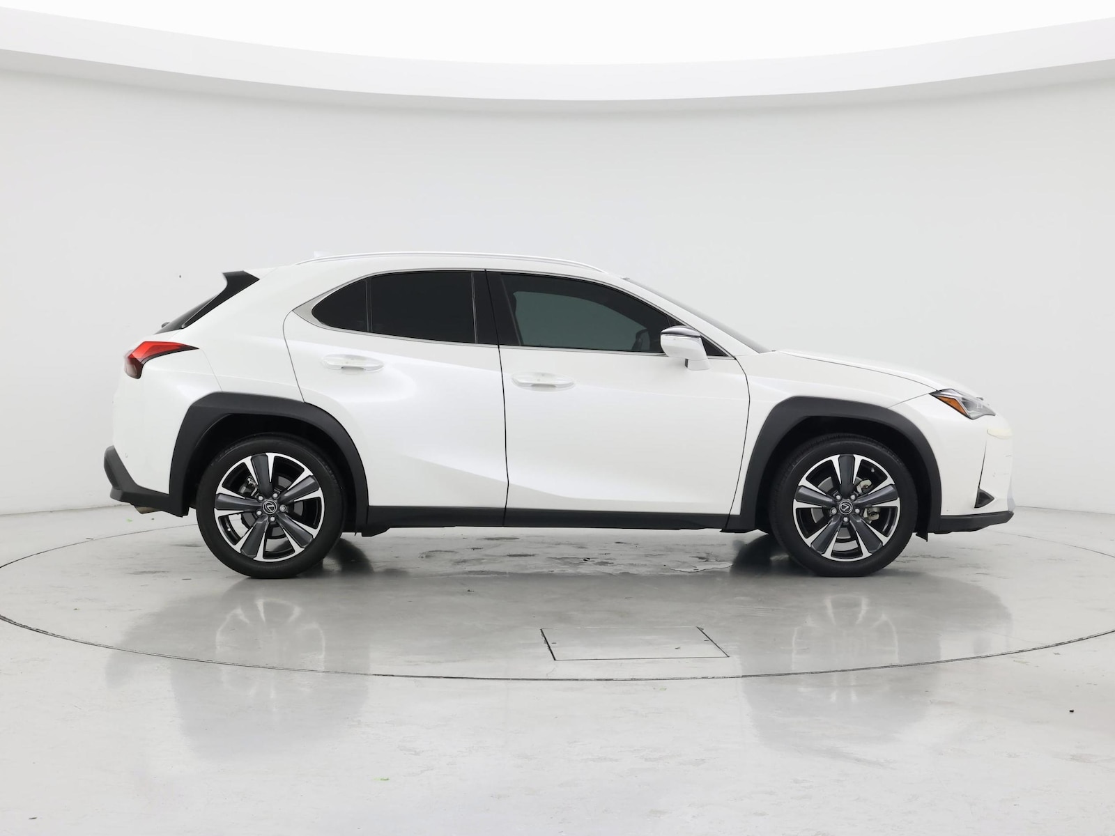 2022 Lexus UX 200 - Photo 8