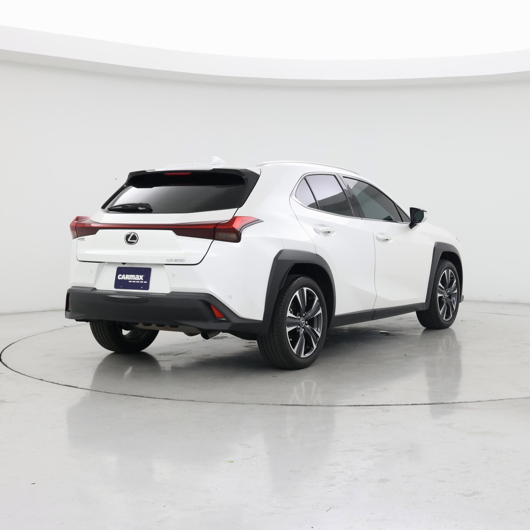 Thumbnail: 2022 Lexus UX - 8