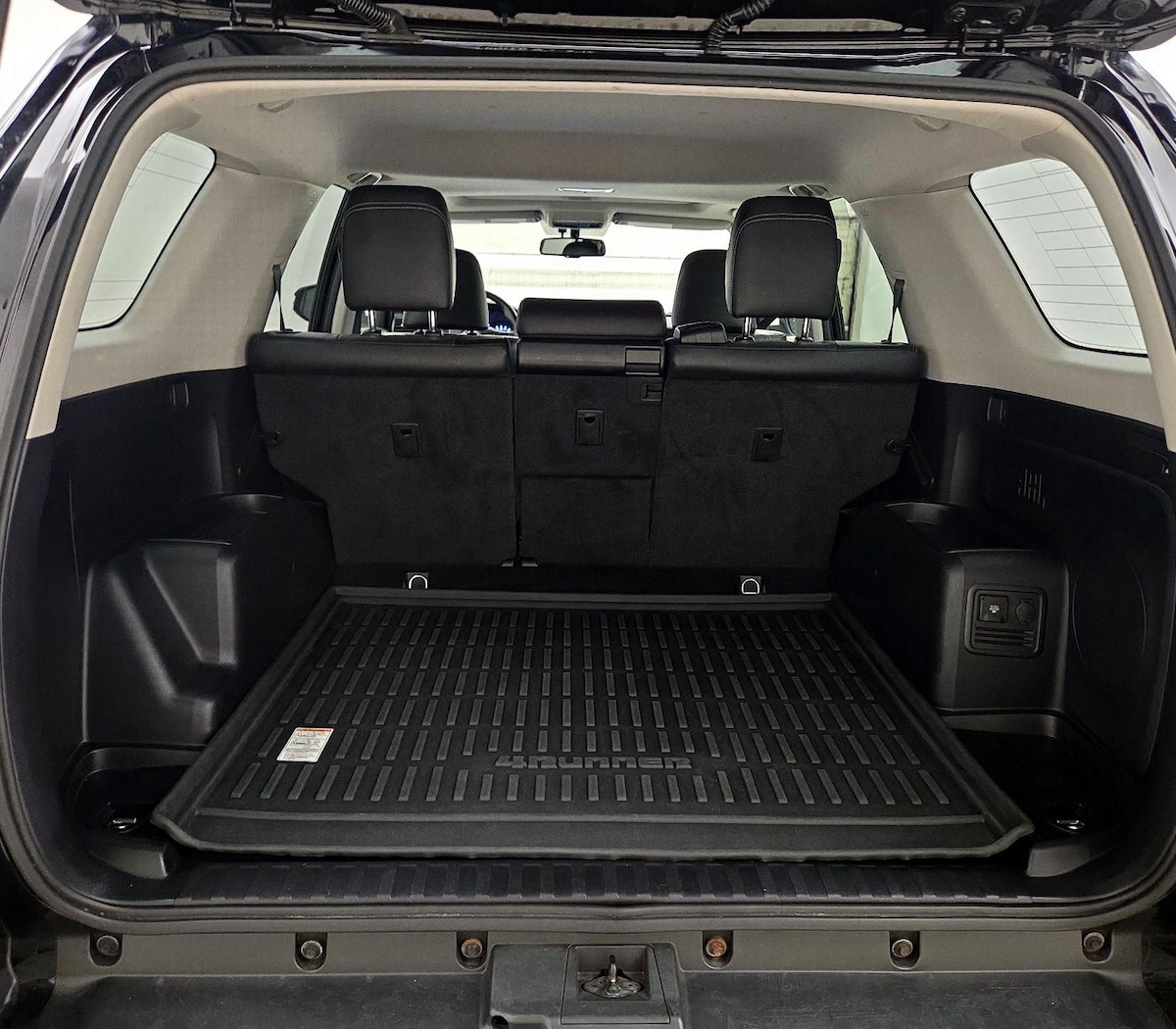 Trunk/Cargo (Seats Up)
