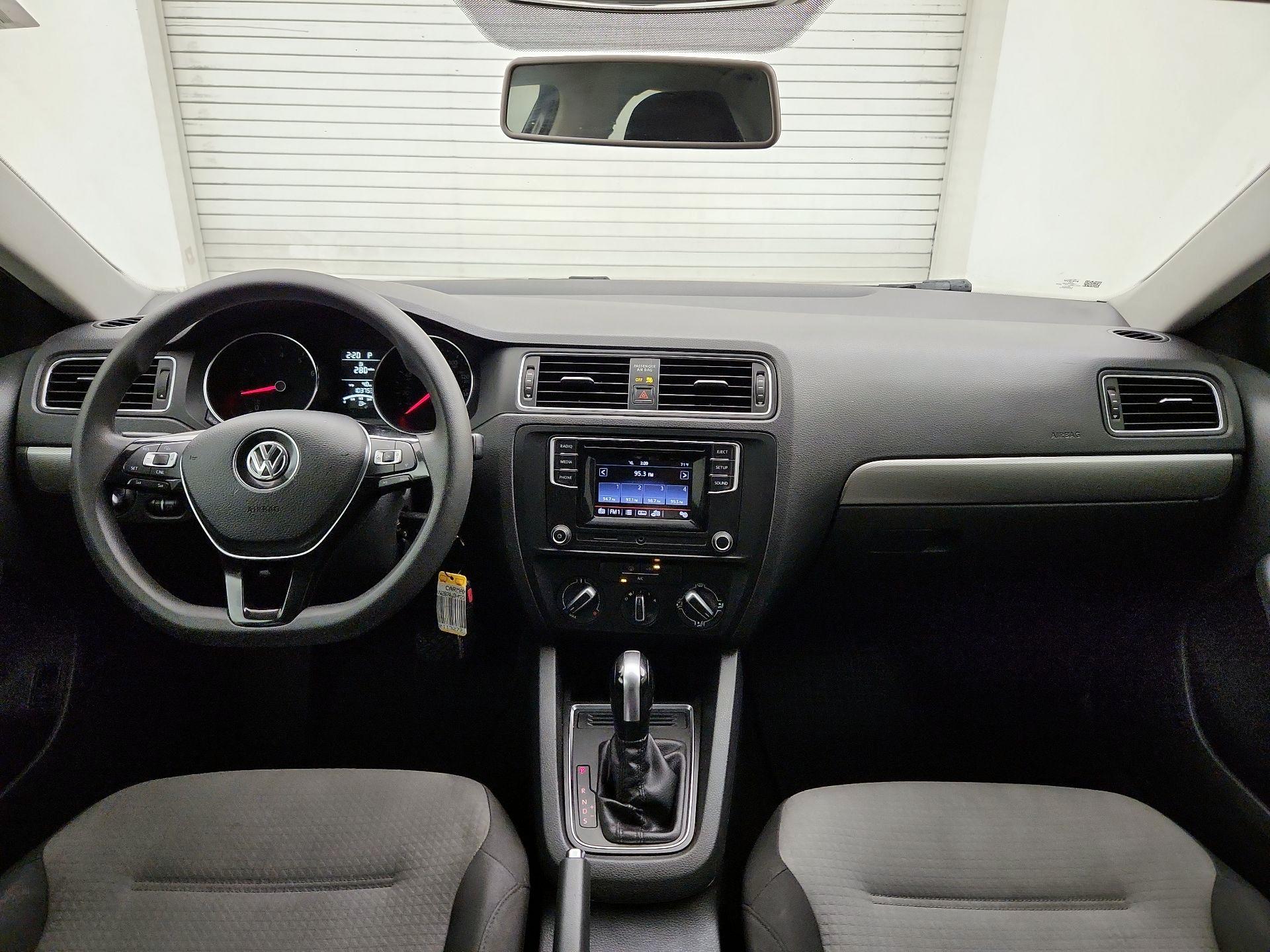 Thumbnail: 2017 Volkswagen Jetta - 9