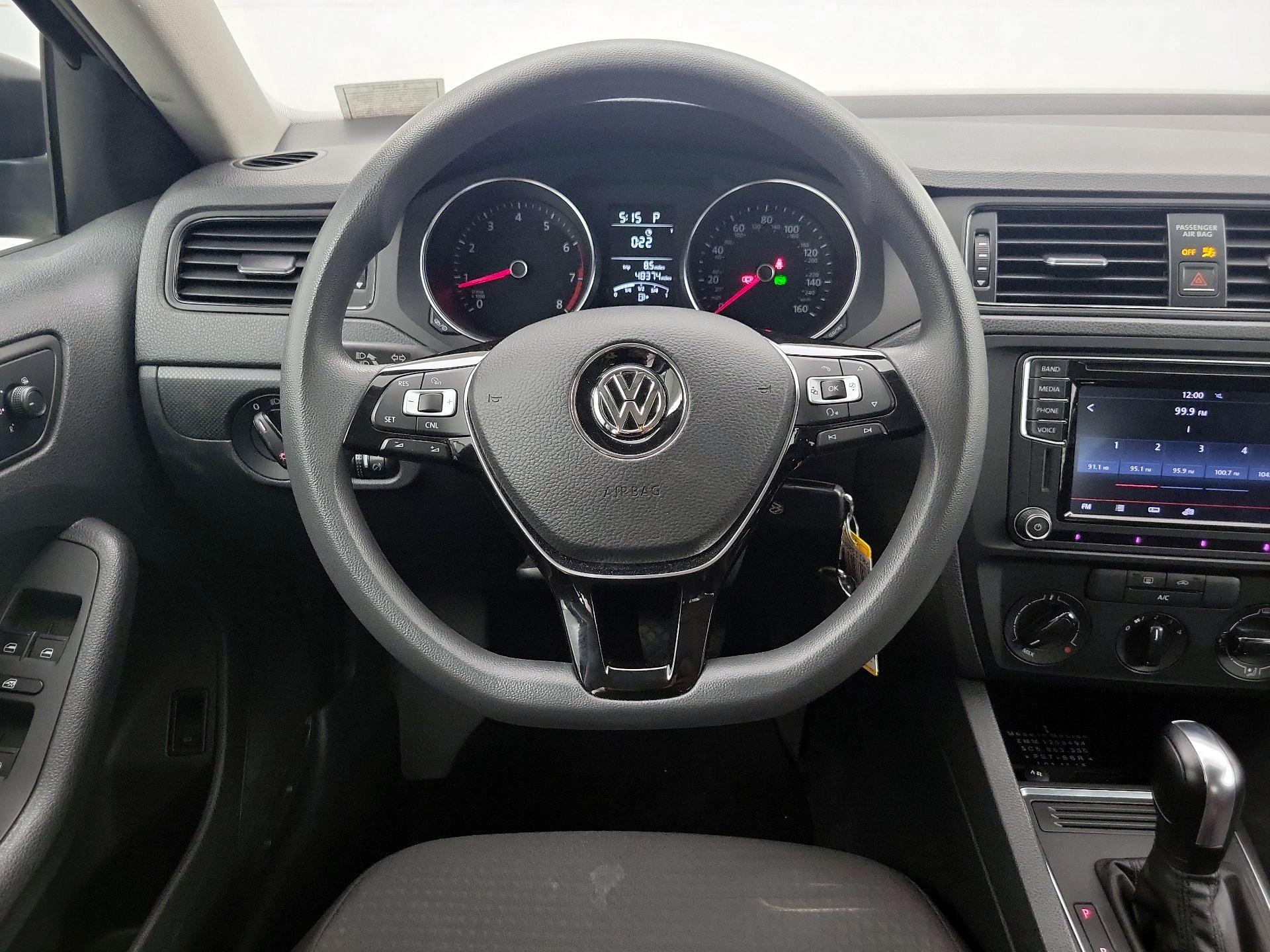 Thumbnail: 2016 Volkswagen Jetta - 10
