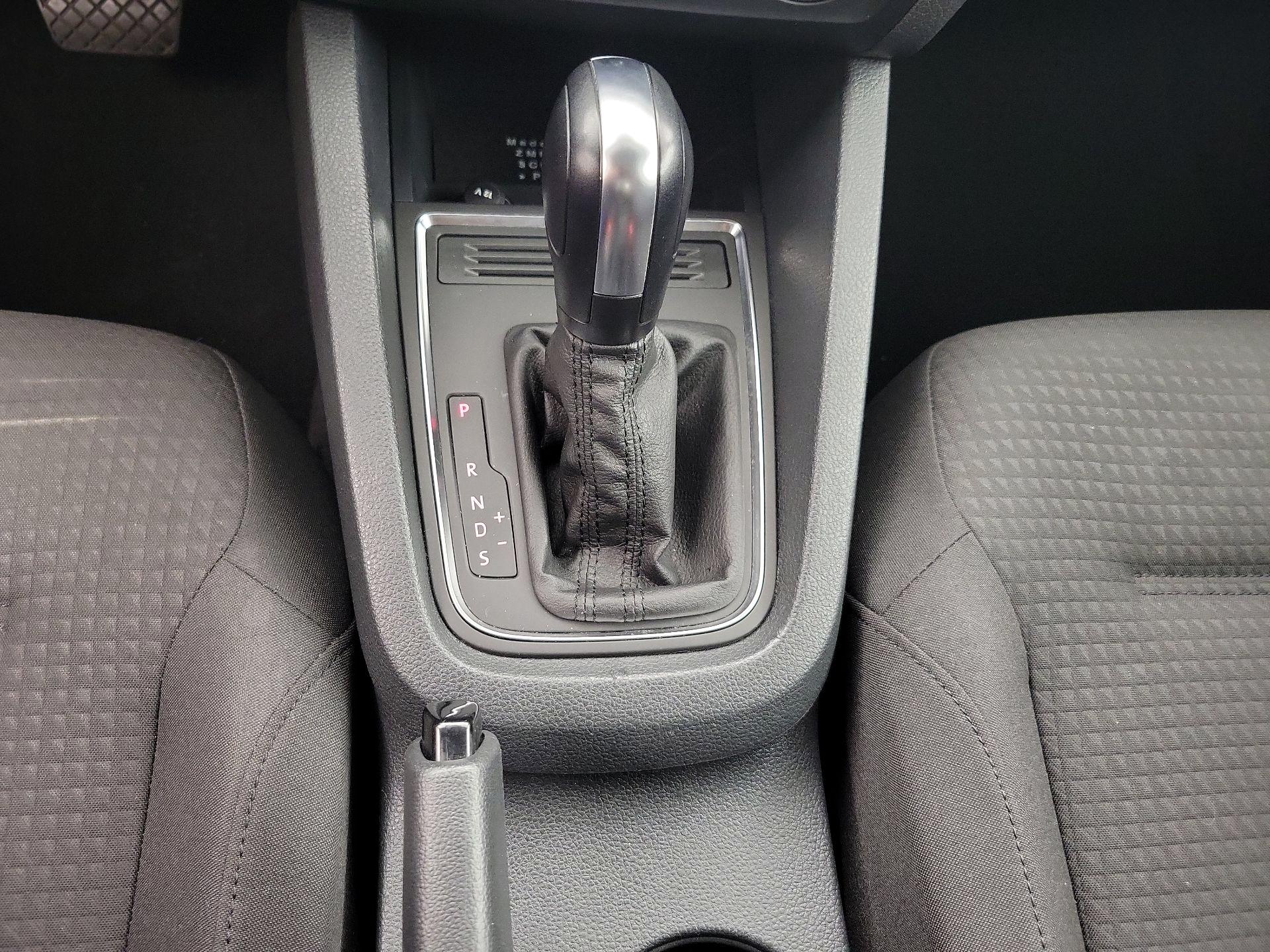 Thumbnail: 2016 Volkswagen Jetta - 16