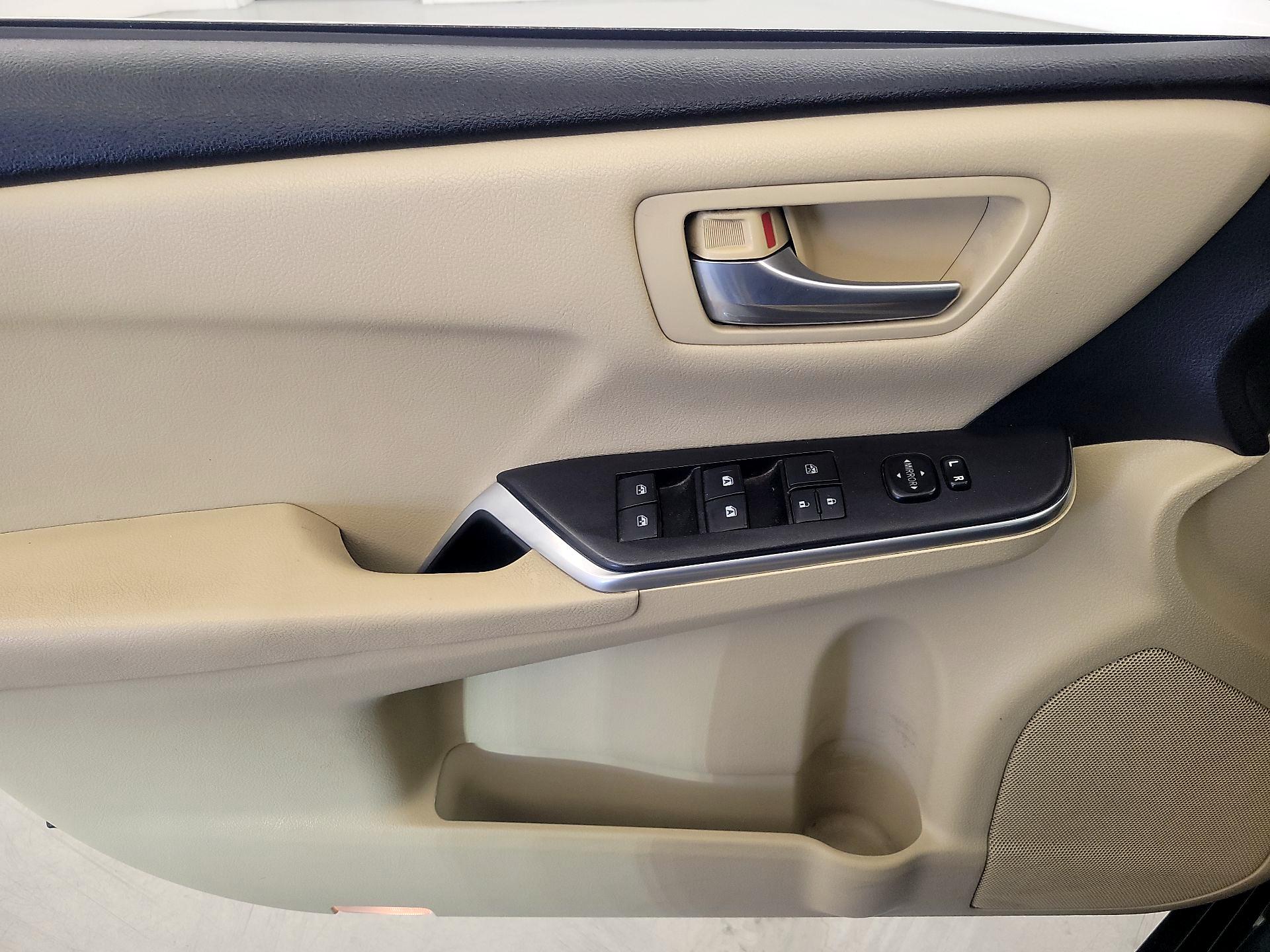 Thumbnail: 2015 Toyota Camry - 12