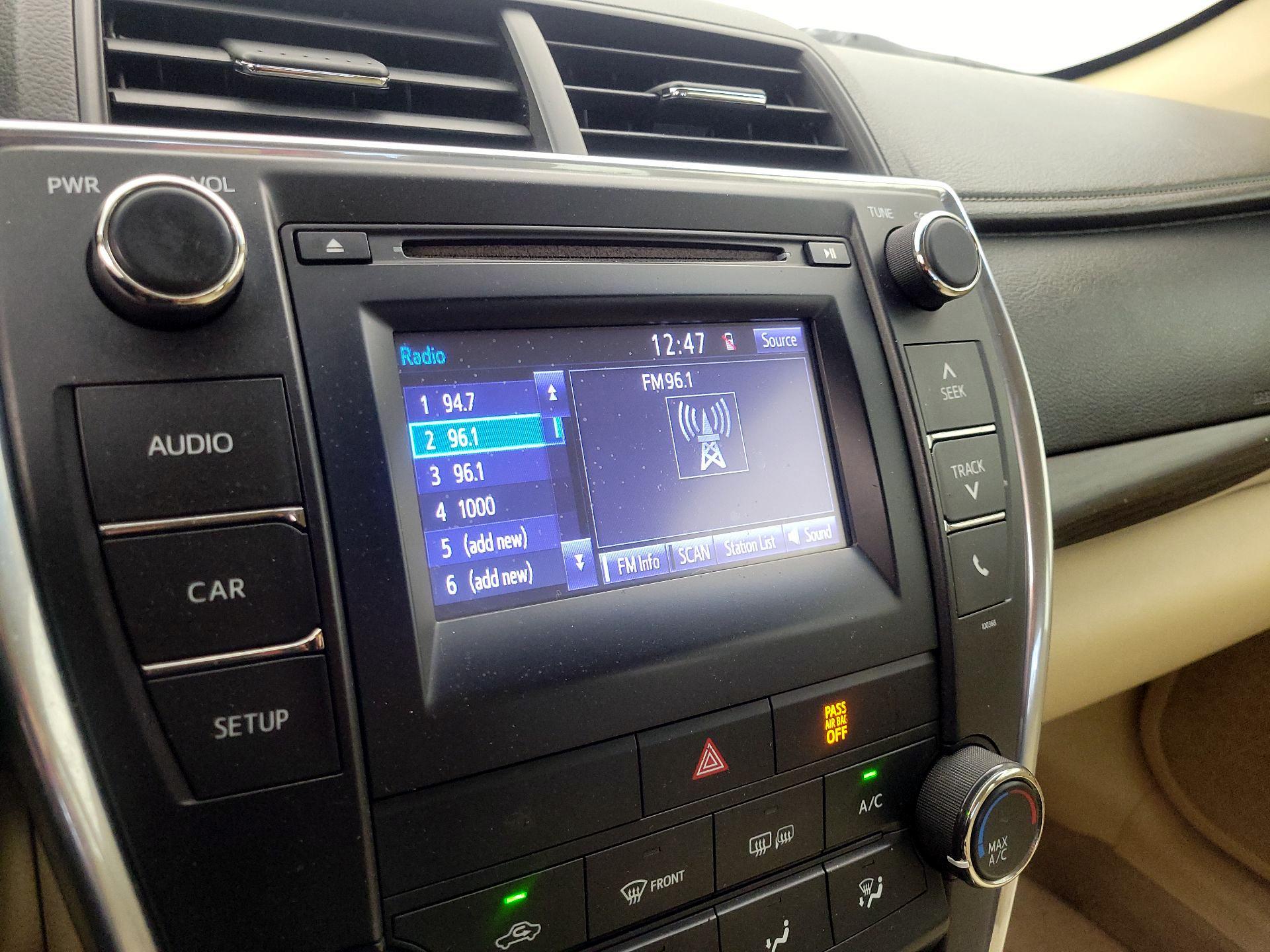 Thumbnail: 2015 Toyota Camry - 15