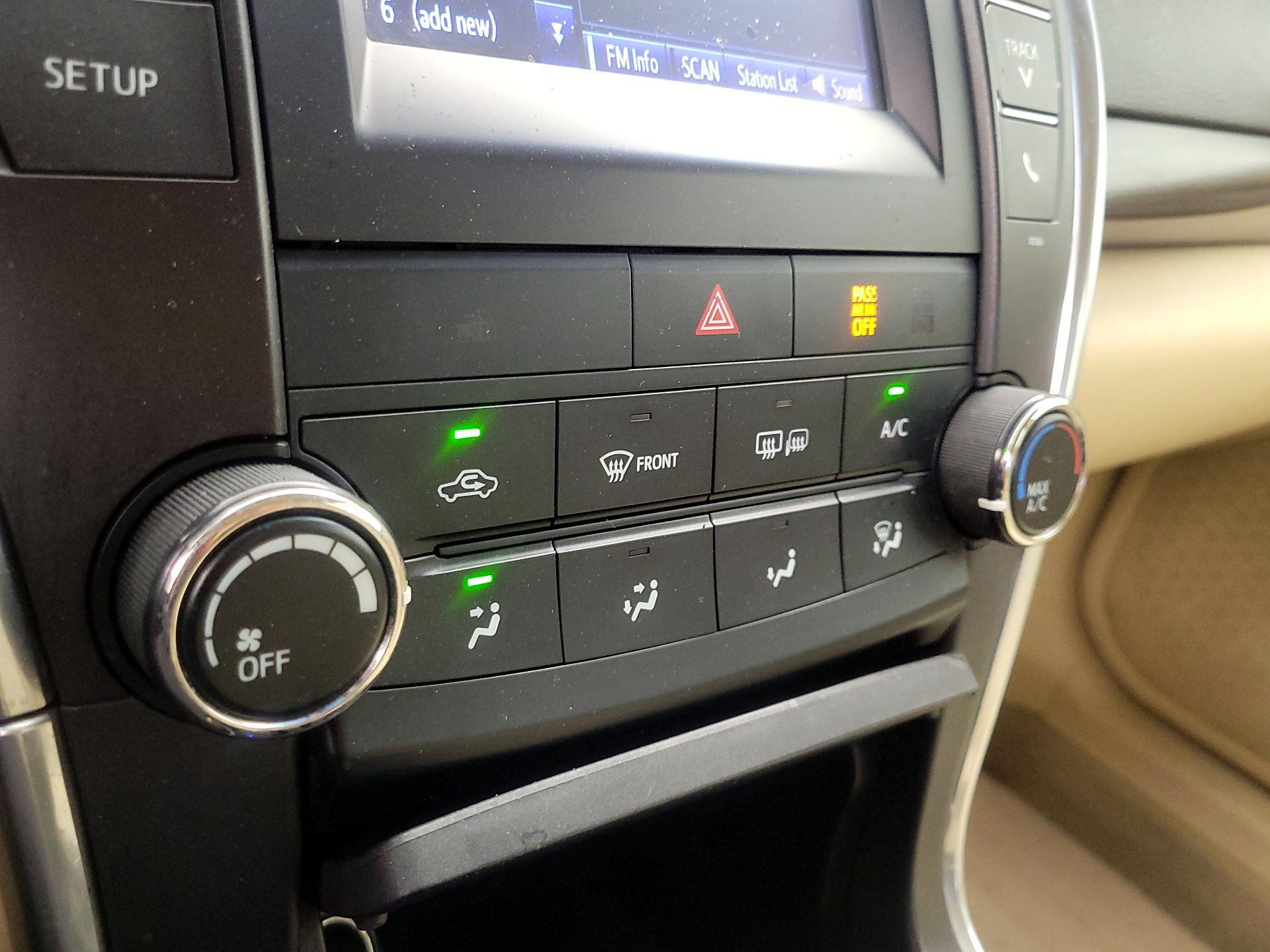 Thumbnail: 2015 Toyota Camry - 16