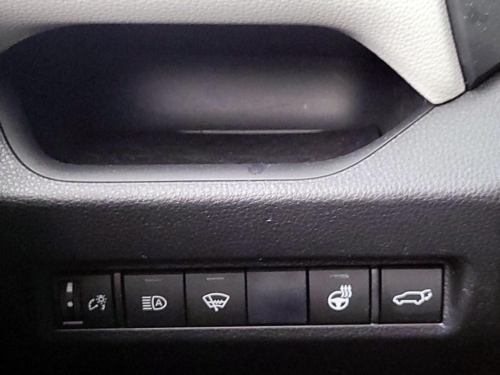 2020 Toyota RAV4 XLE Premium - Photo 14