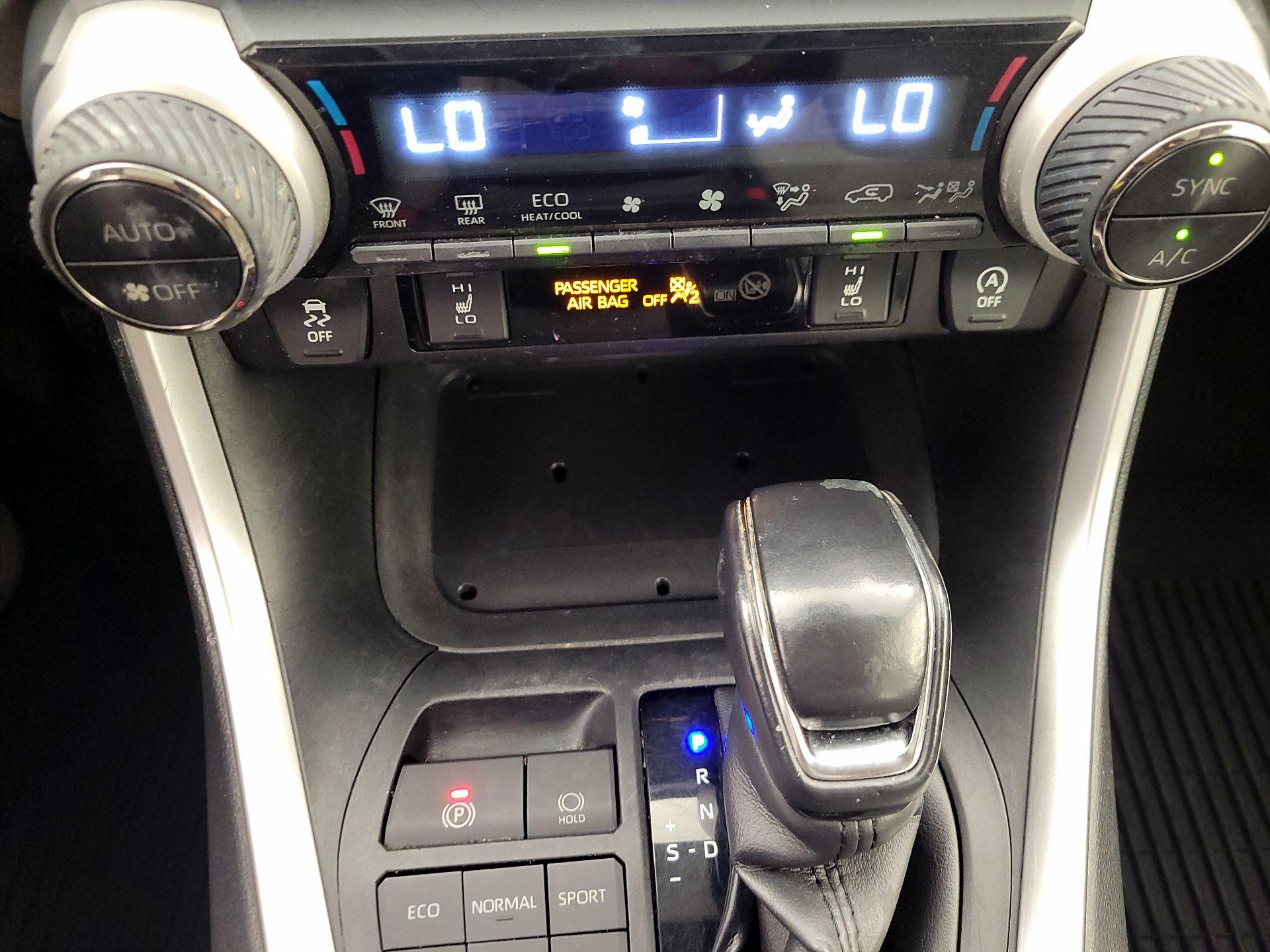 Thumbnail: 2020 Toyota RAV4 - 16