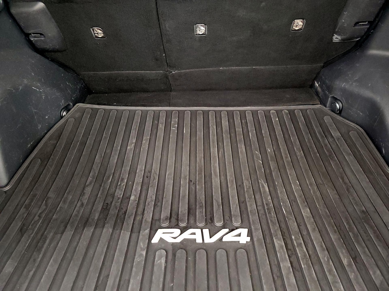 2020 Toyota RAV4 XLE Premium - Photo 22