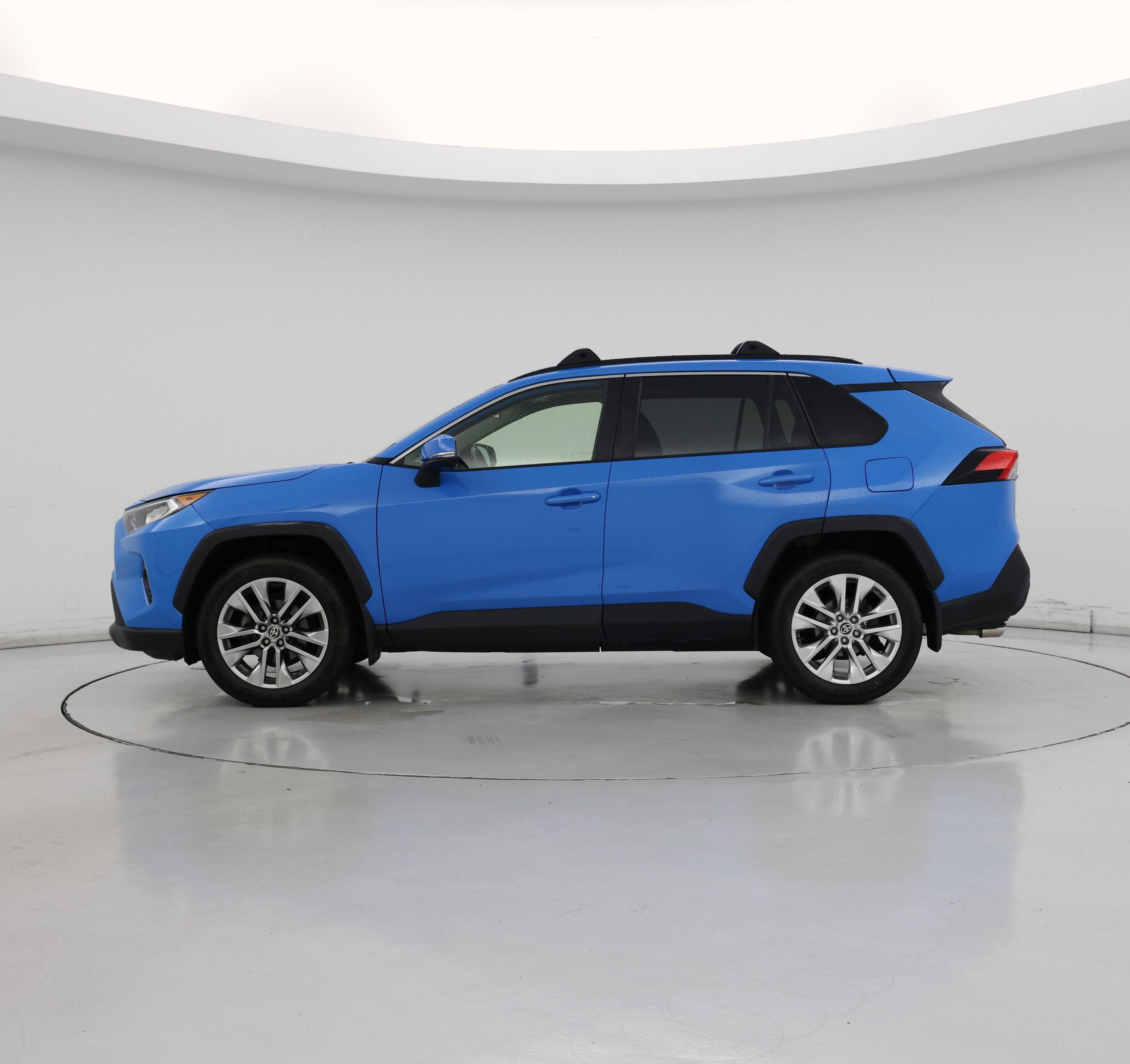 Thumbnail: 2020 Toyota RAV4 - 3