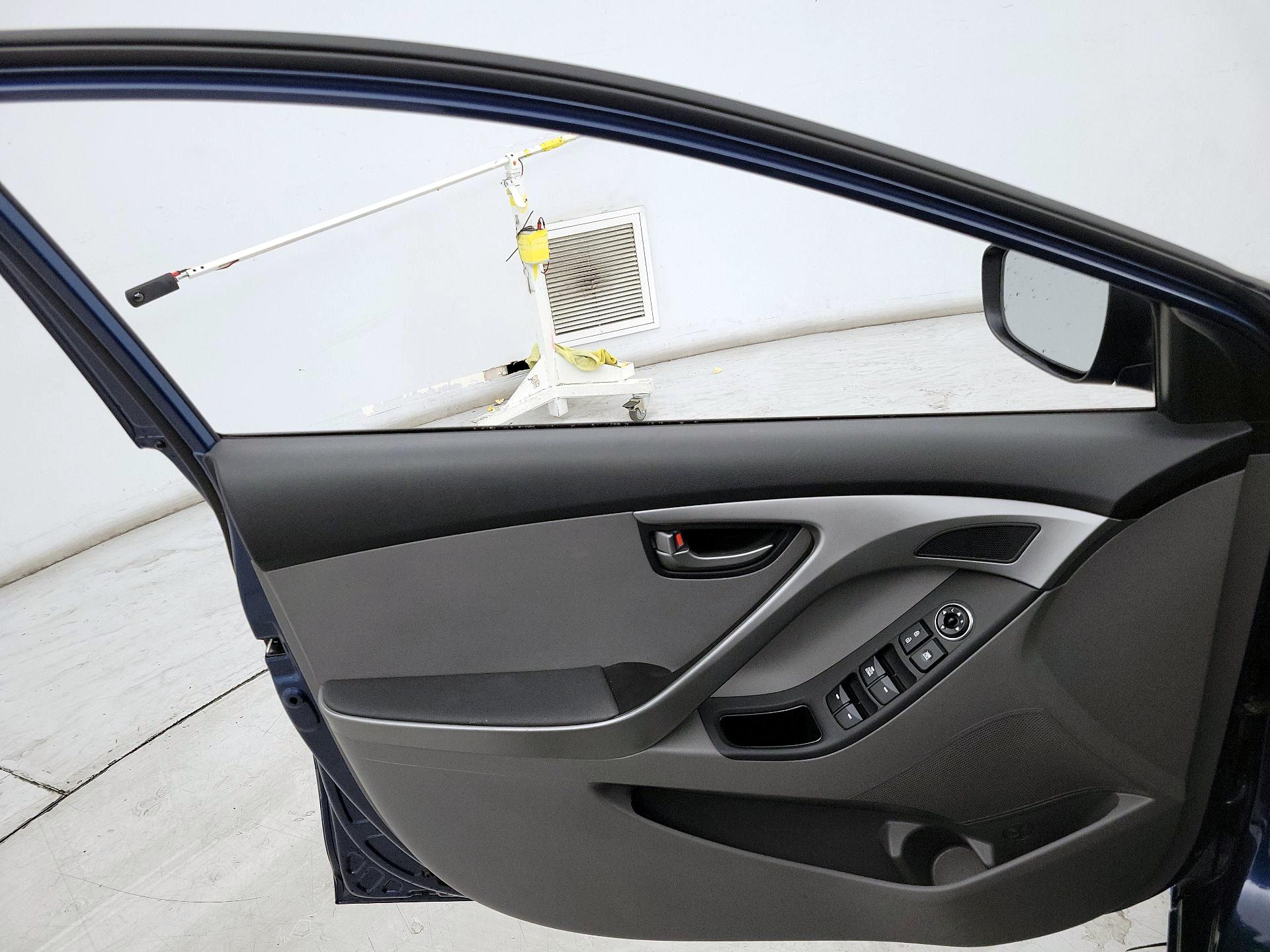 Thumbnail: 2016 Hyundai Elantra - 12