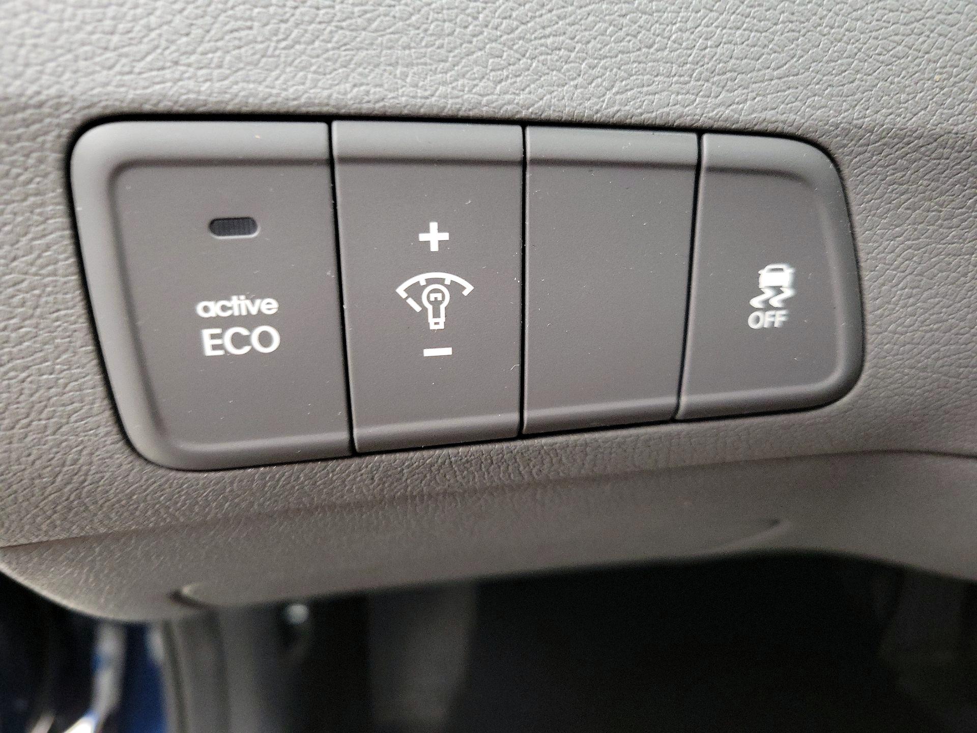 Thumbnail: 2016 Hyundai Elantra - 13